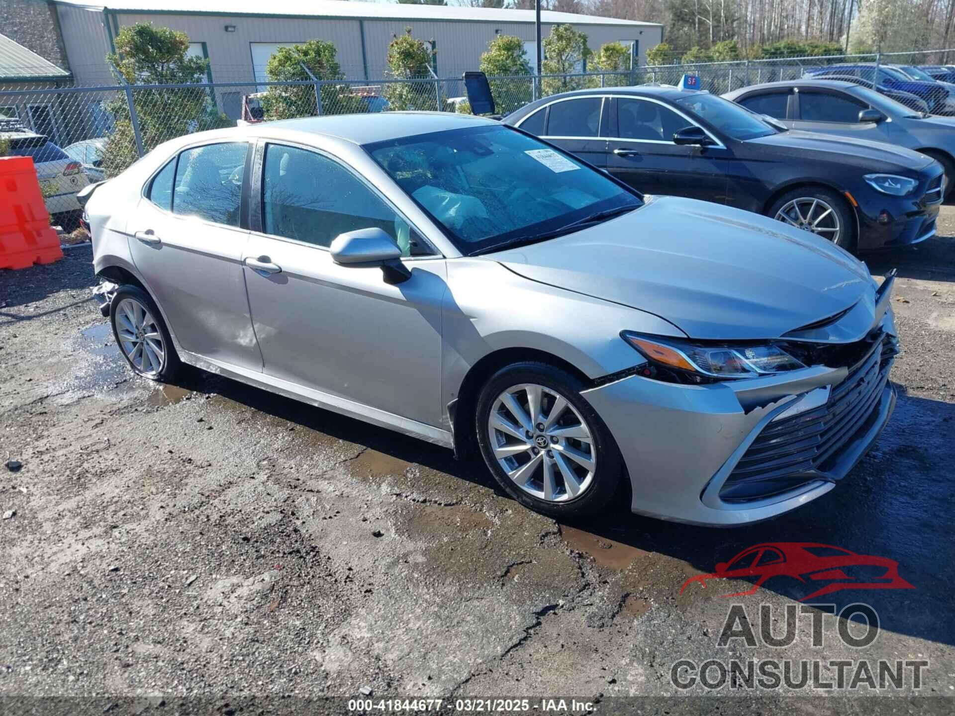 TOYOTA CAMRY 2021 - 4T1C11AK6MU420159