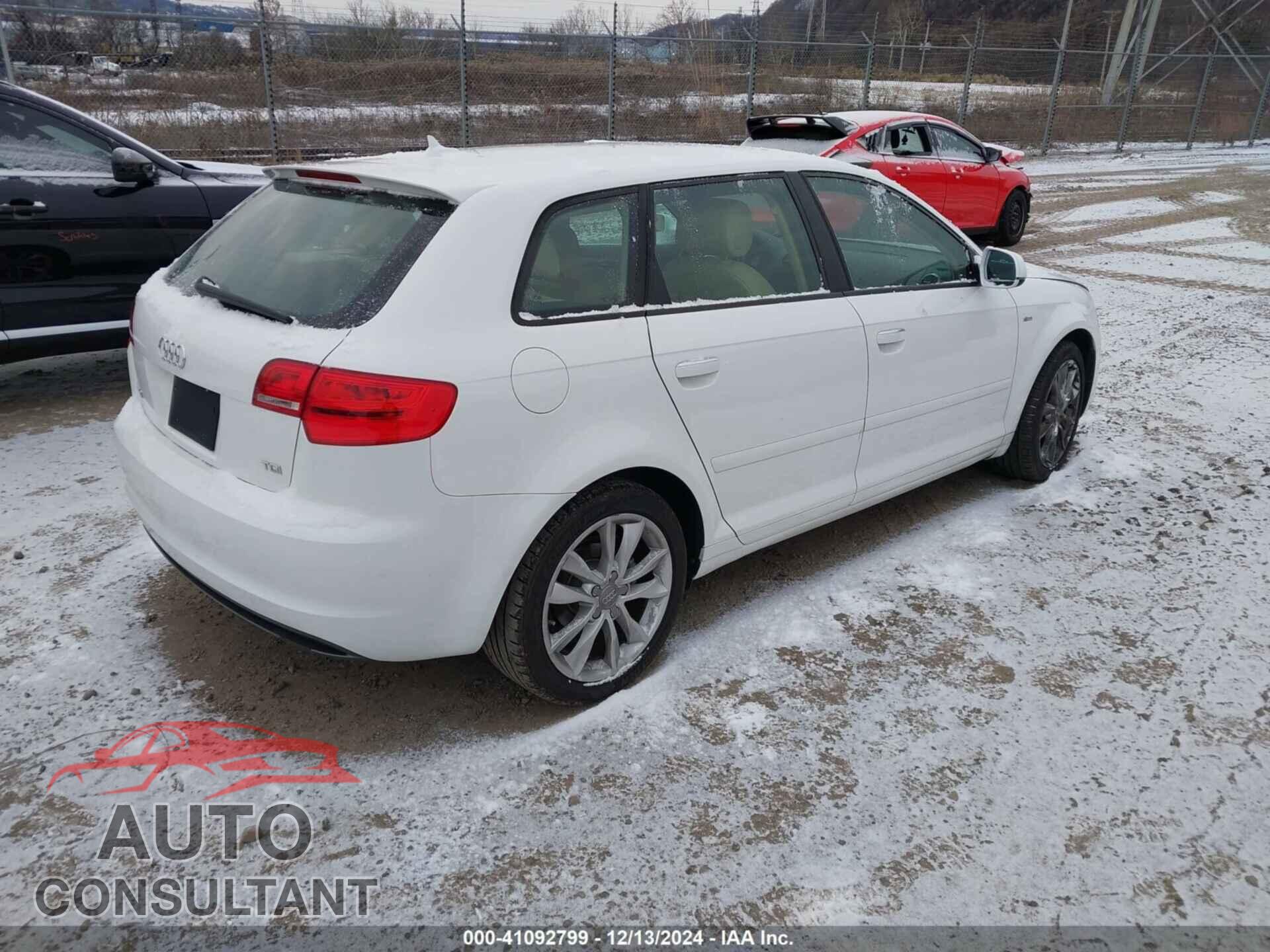 AUDI A3 2013 - WAUBJAFM4DA004040