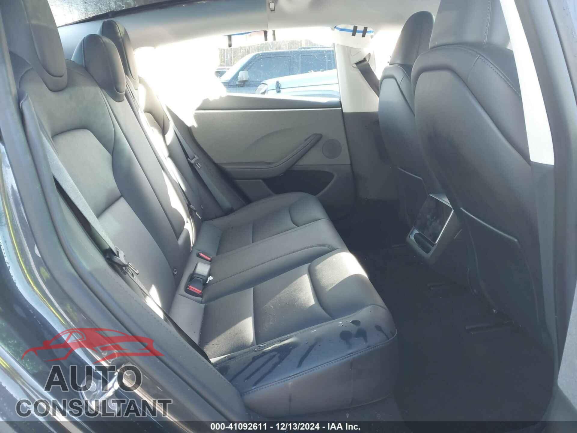 TESLA MODEL 3 2024 - 5YJ3E1EA8RF828740