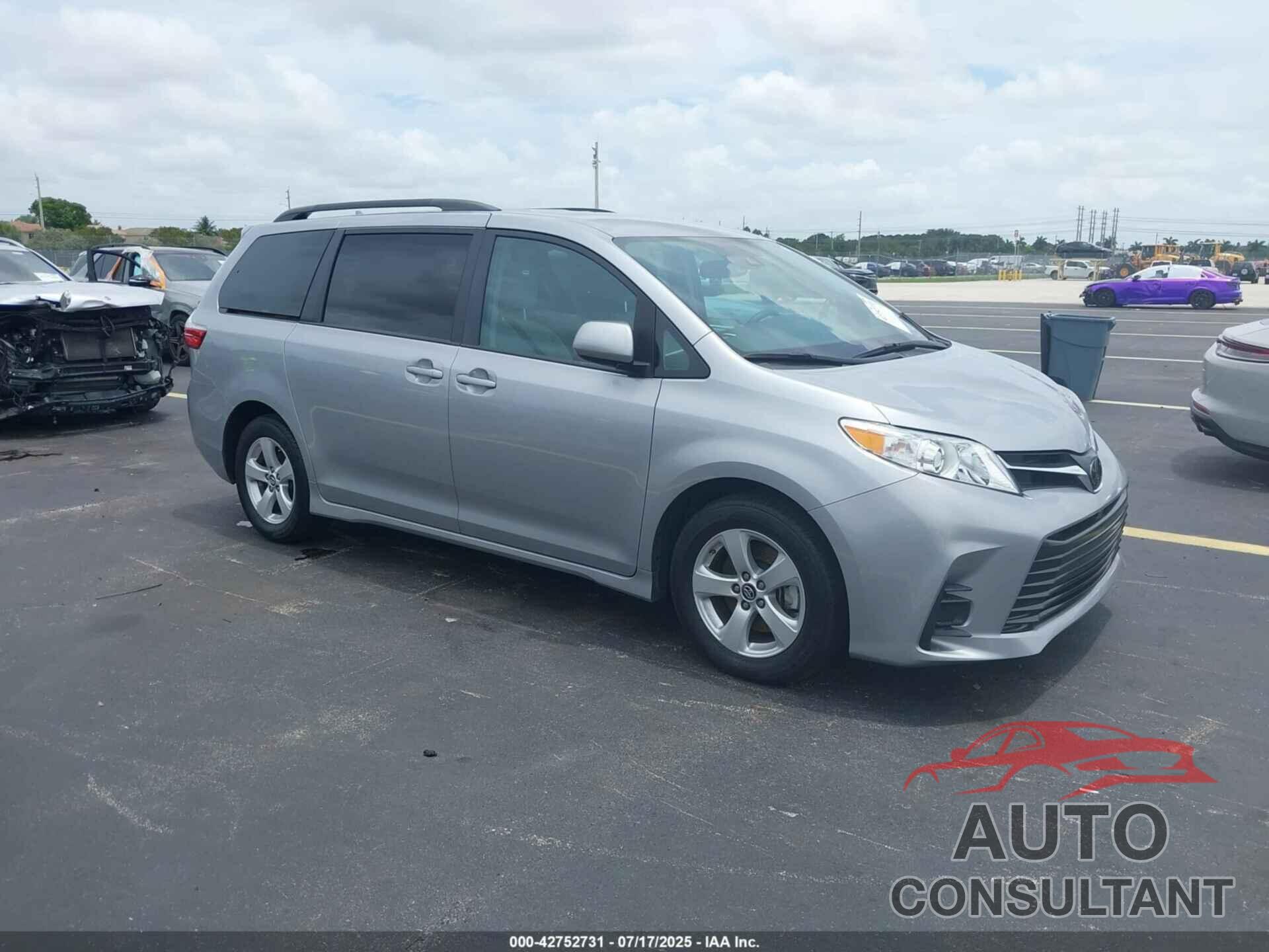 TOYOTA SIENNA 2018 - 5TDKZ3DC5JS939275