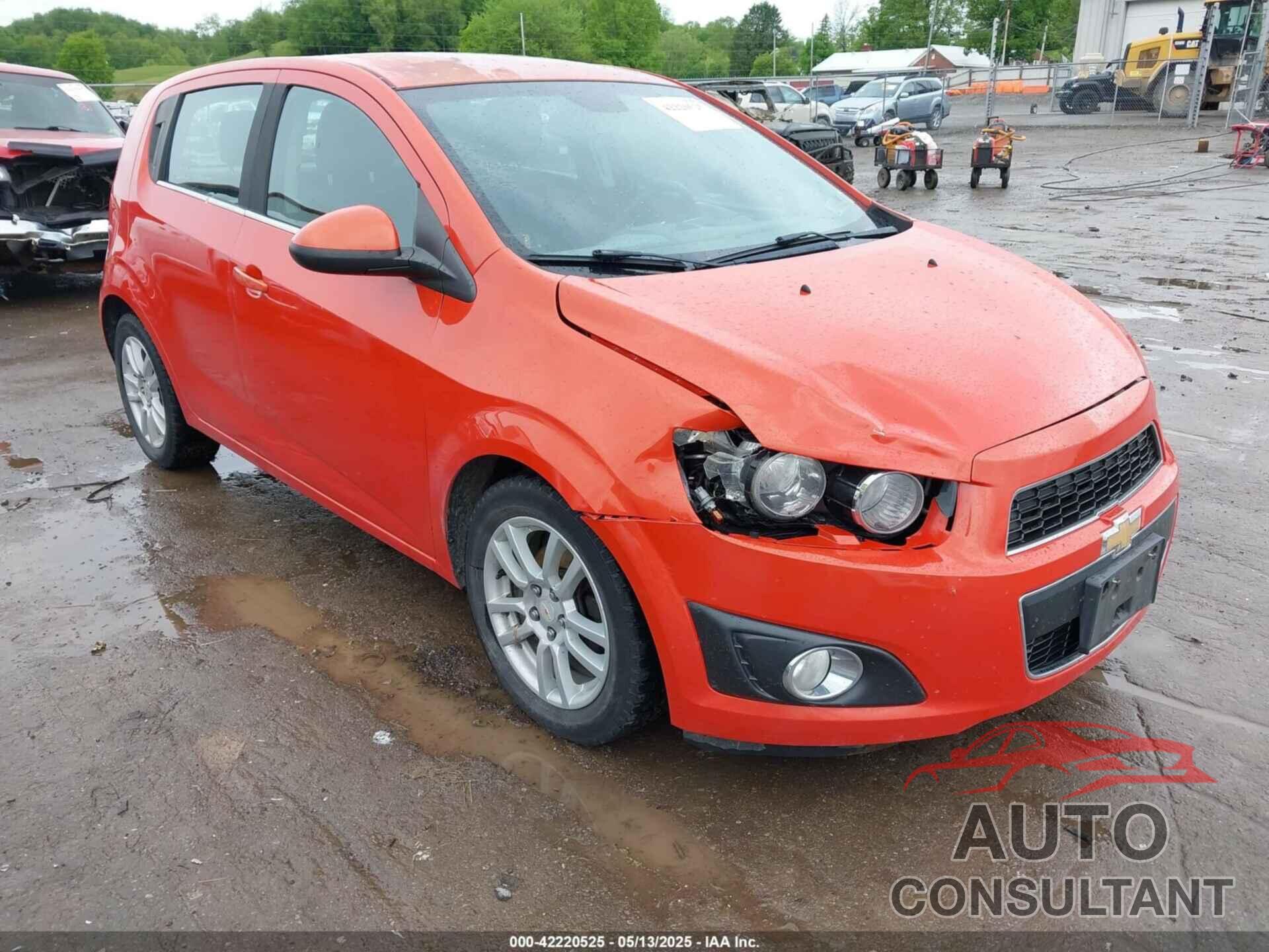 CHEVROLET SONIC 2012 - 1G1JC6SH2C4148304