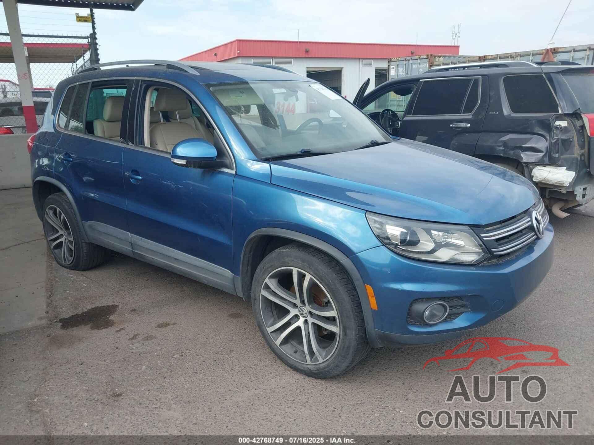 VOLKSWAGEN TIGUAN 2017 - WVGWV7AX7HK013579