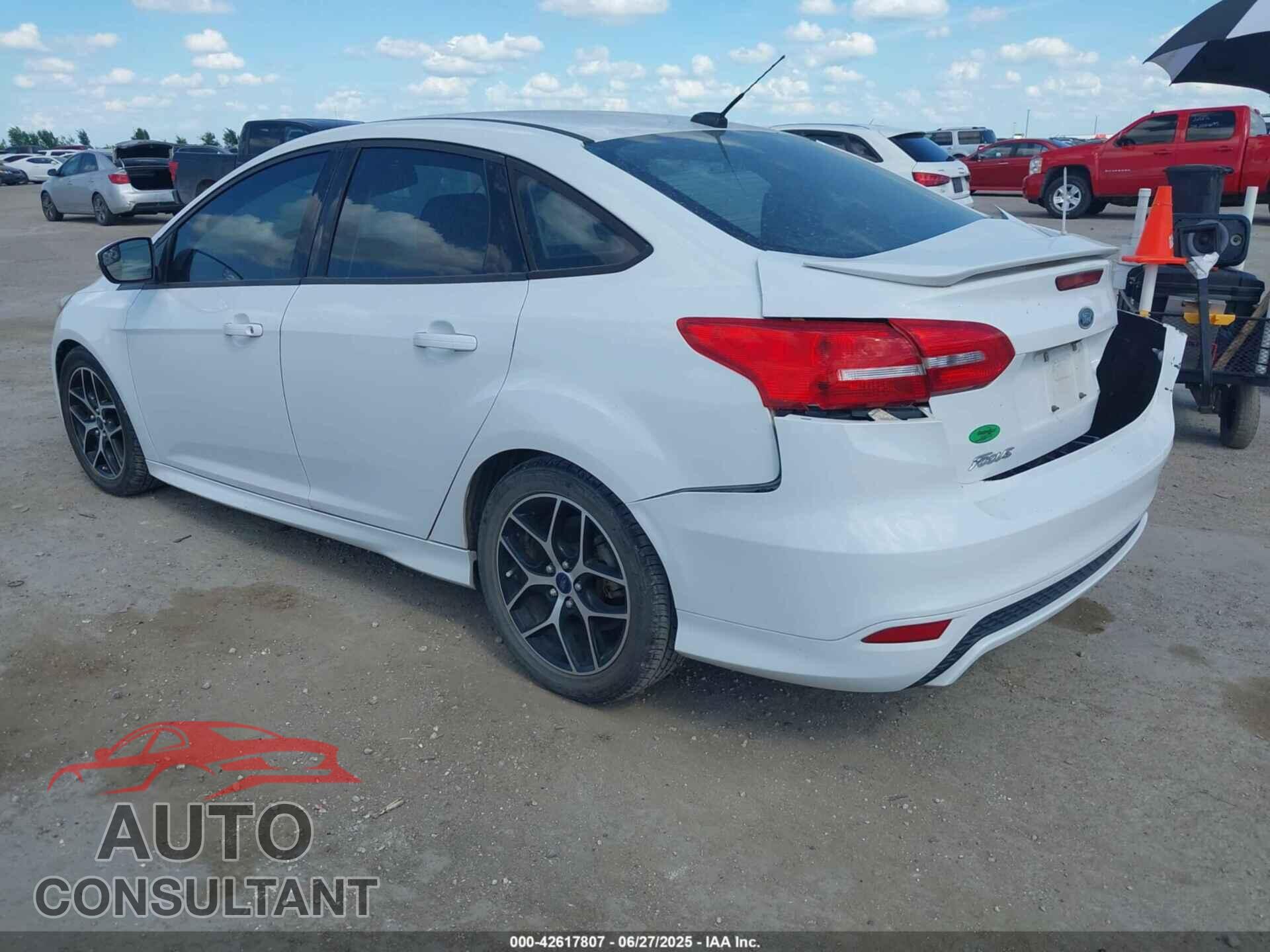 FORD FOCUS 2015 - 1FADP3F20FL240606