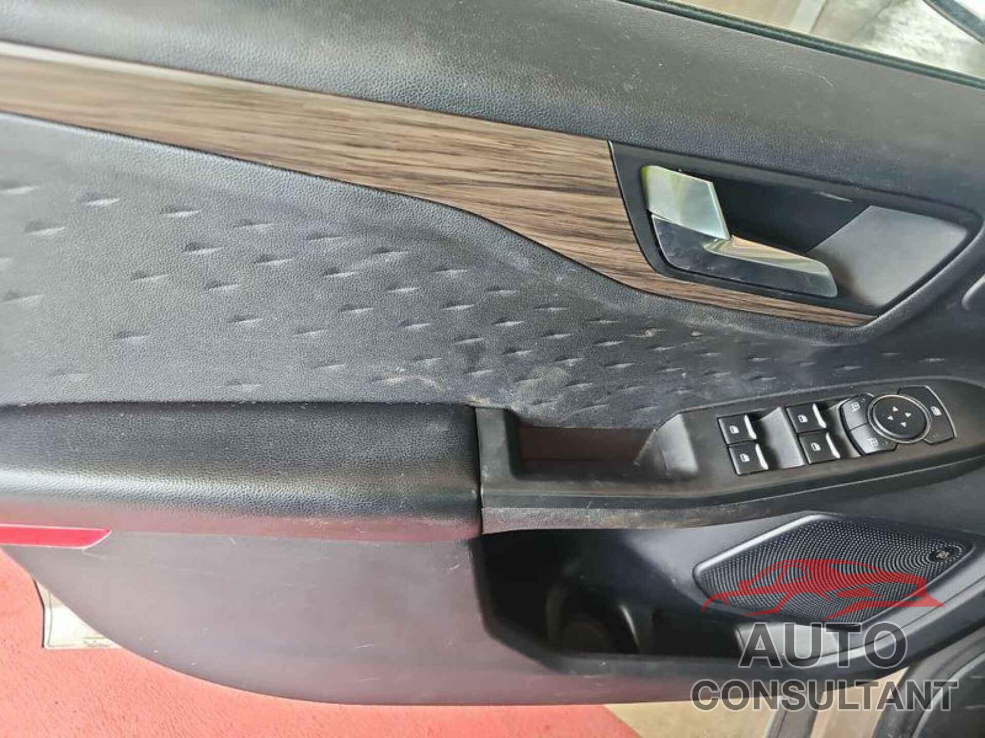 FORD ESCAPE 2020 - 1FMCU0DZ1LUB82939