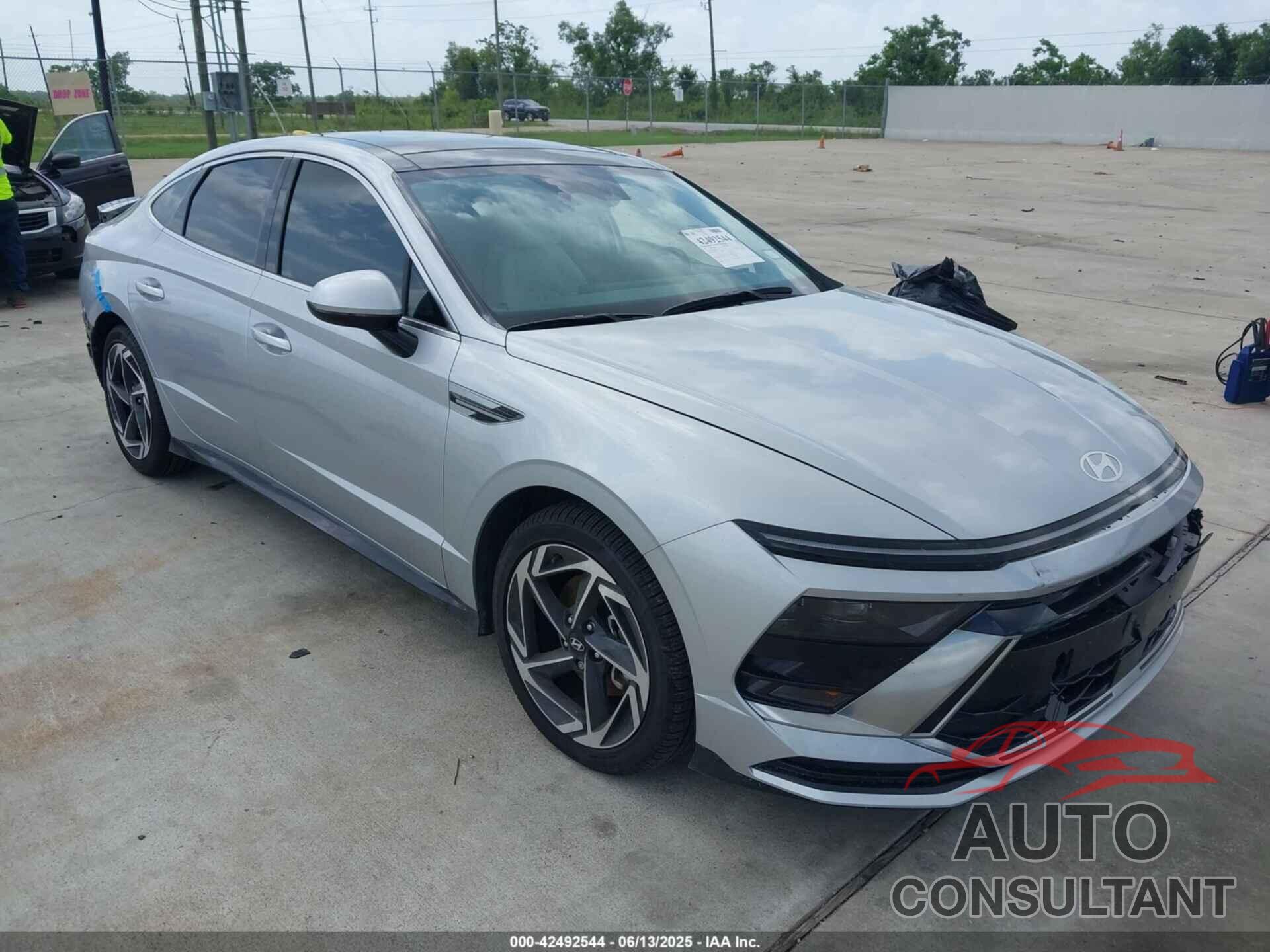 HYUNDAI SONATA 2024 - KMHL14JA2RA393396