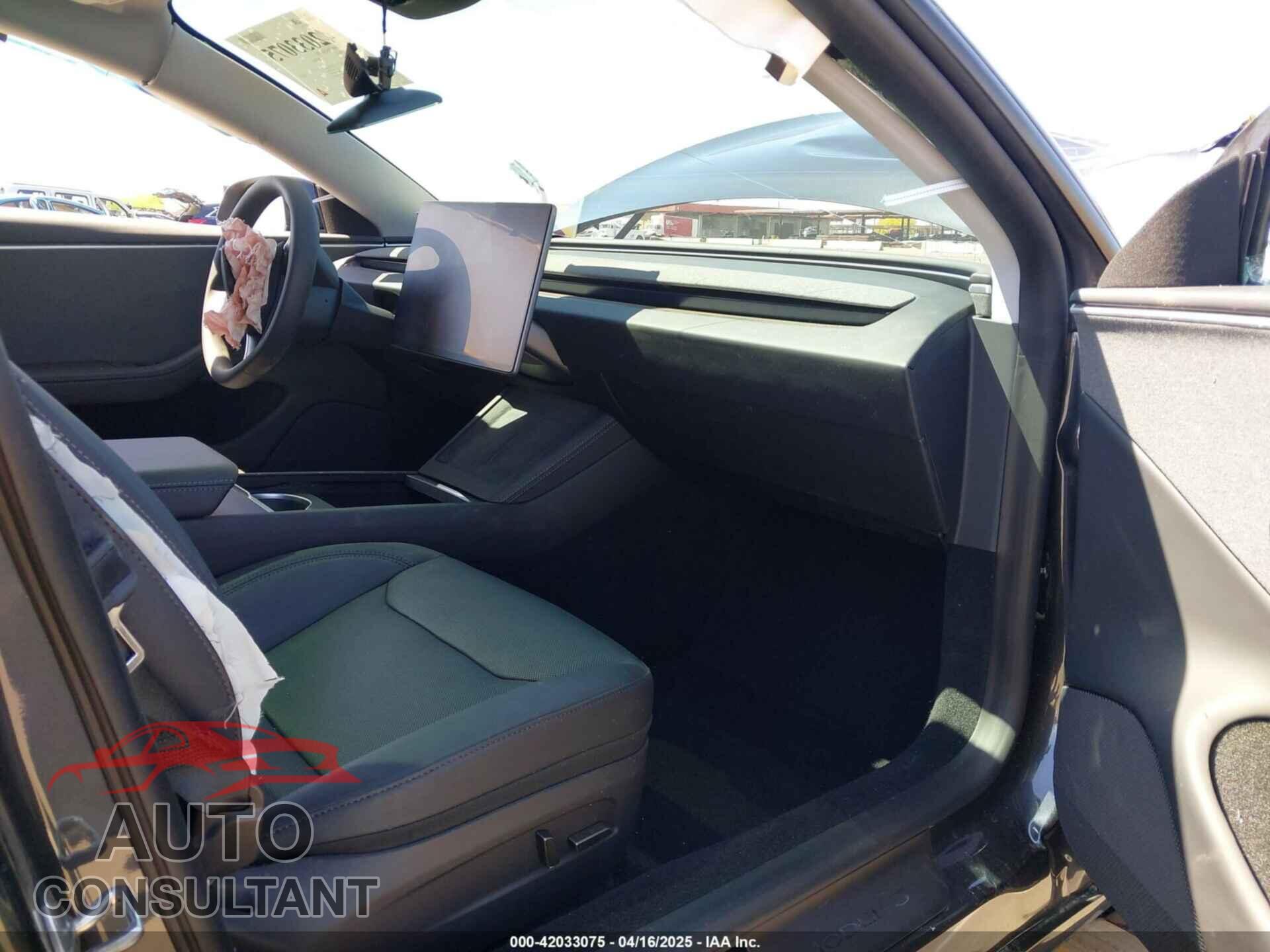 TESLA MODEL 3 2024 - 5YJ3E1EA8RF726287