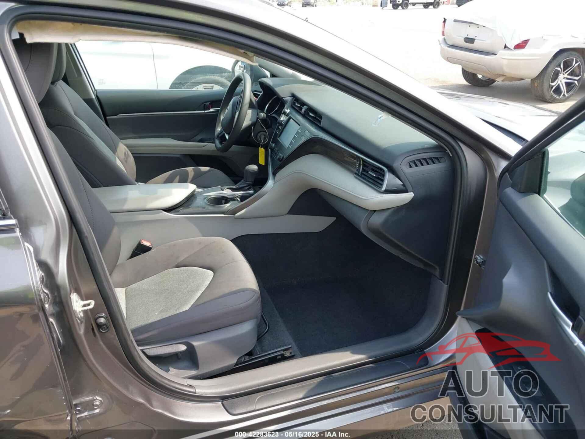 TOYOTA CAMRY 2019 - 4T1B11HK3KU268999