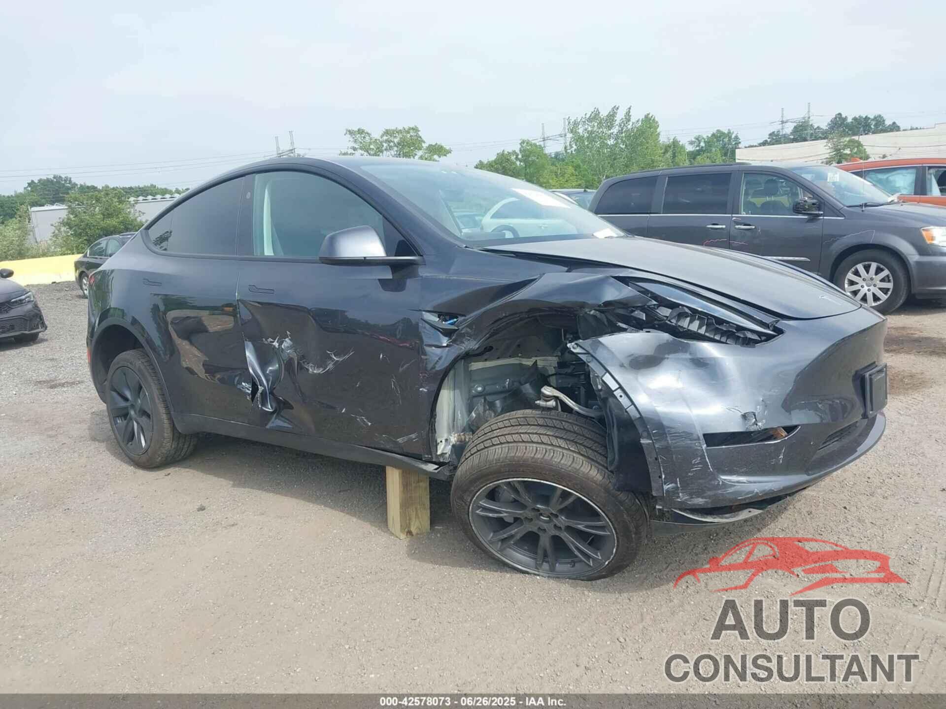 TESLA MODEL Y 2025 - 7SAYGDEE1SA369027