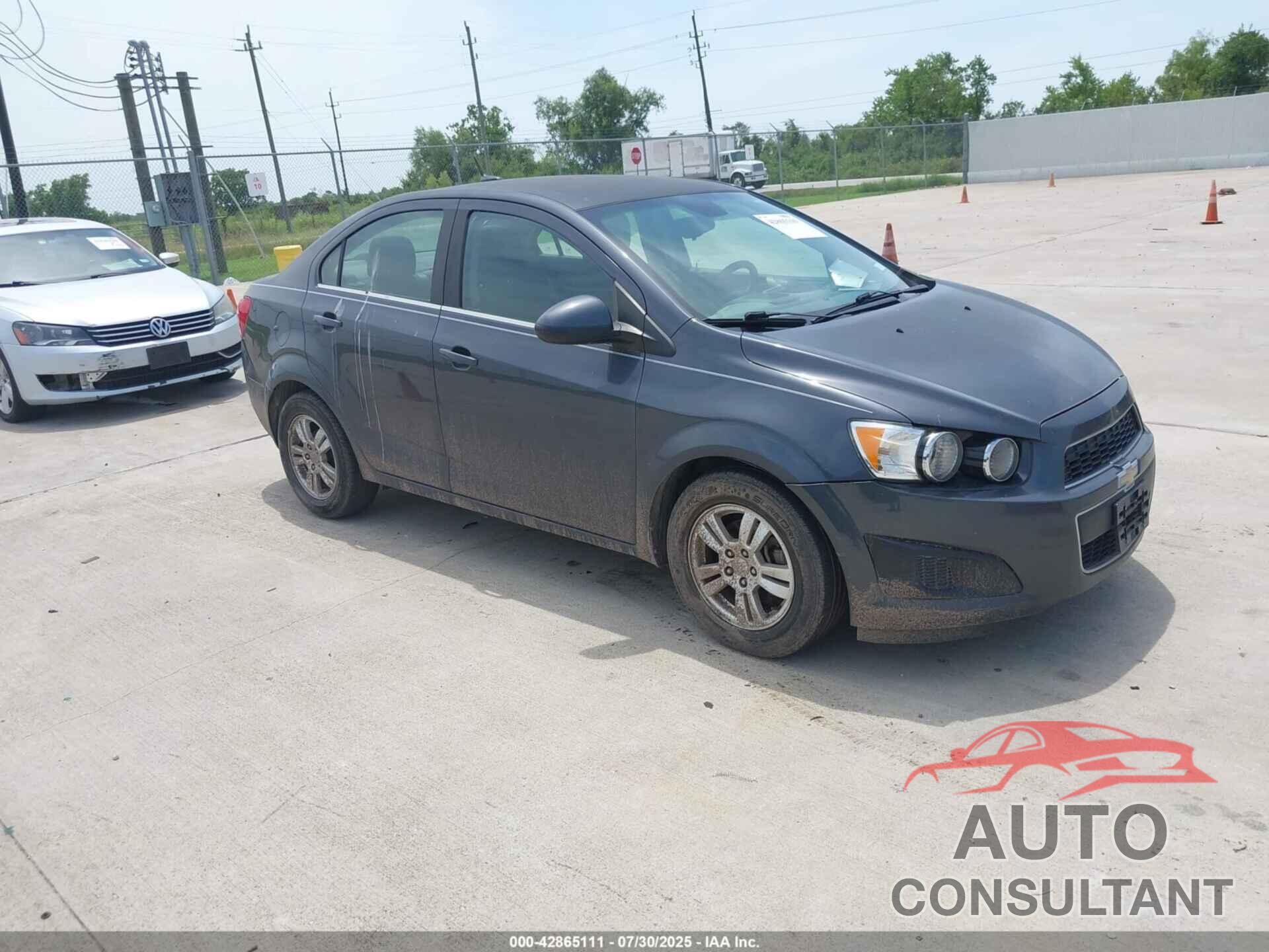 CHEVROLET SONIC 2013 - 1G1JC5SH9D4108202