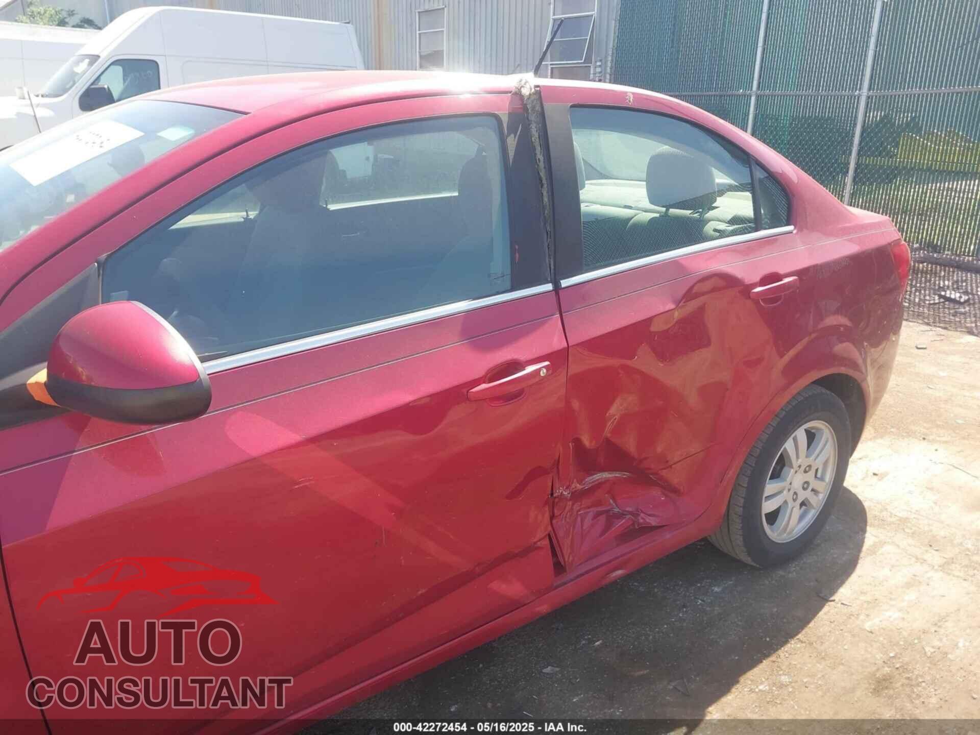 CHEVROLET SONIC 2014 - 1G1JC5SH4E4142811