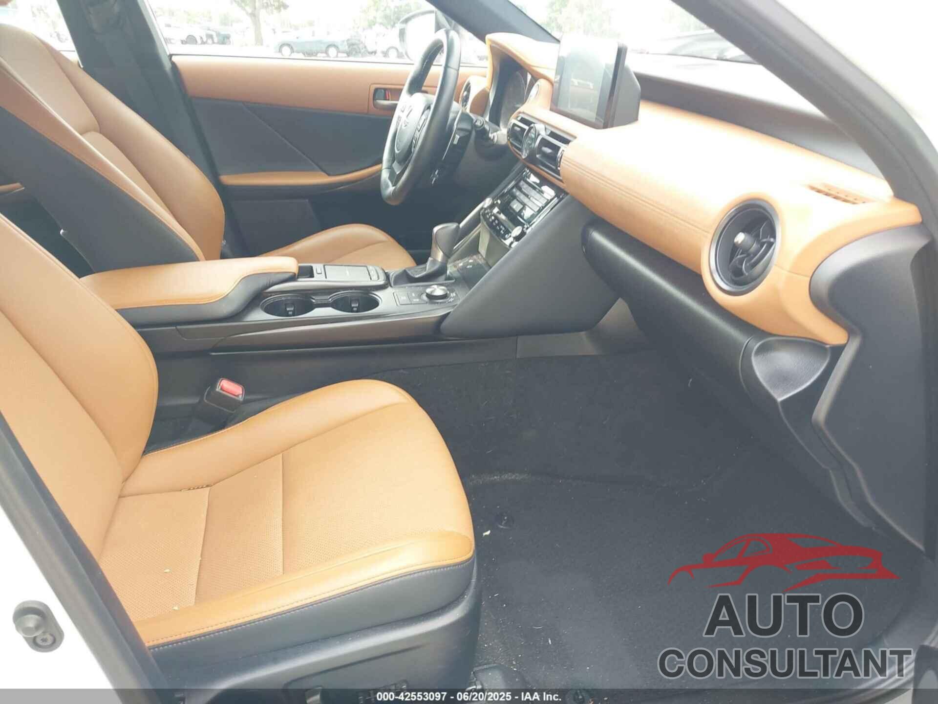 LEXUS IS 300 2024 - JTHCA1D27R5129265