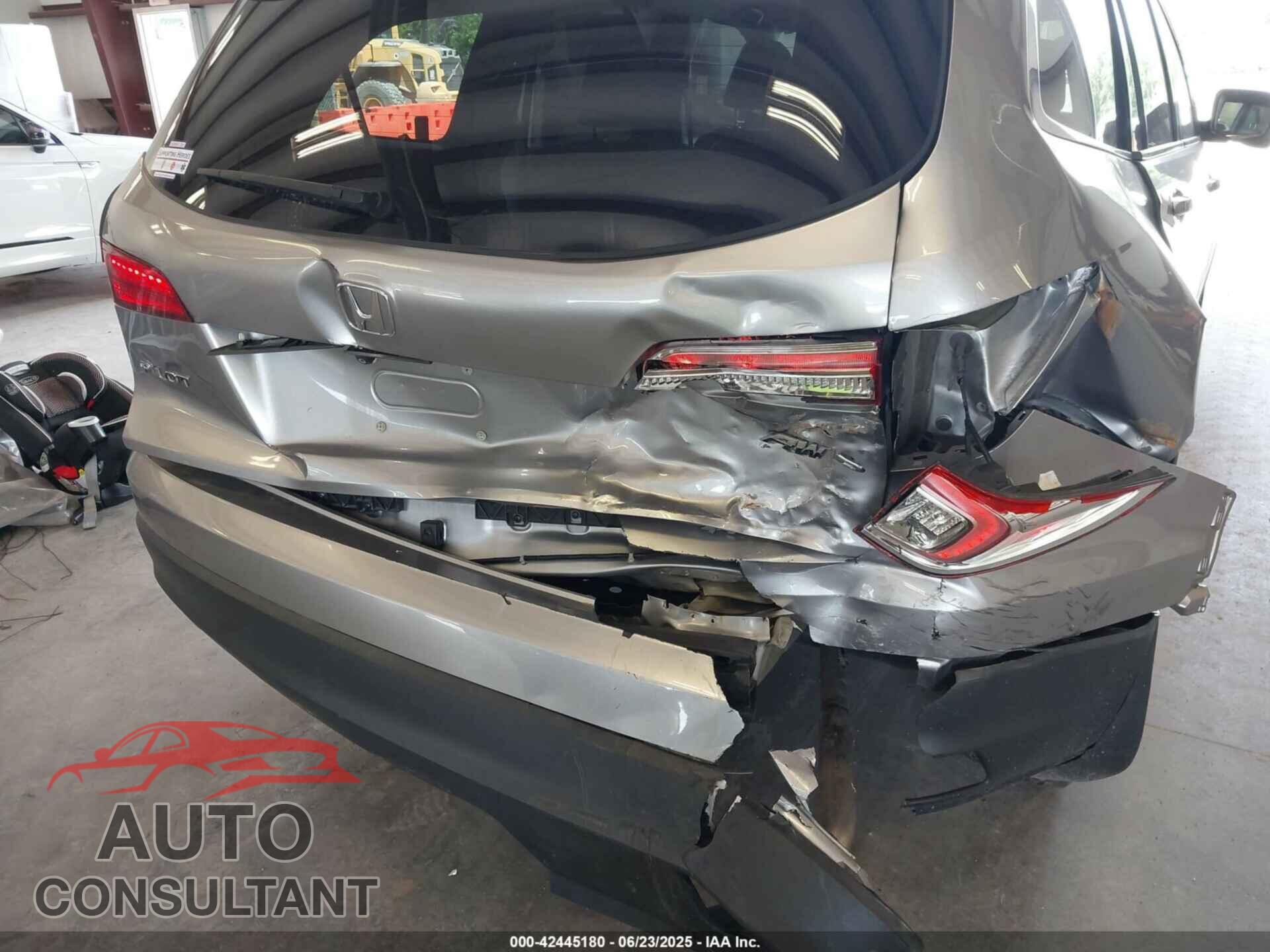 HONDA PILOT 2017 - 5FNYF6H88HB071183