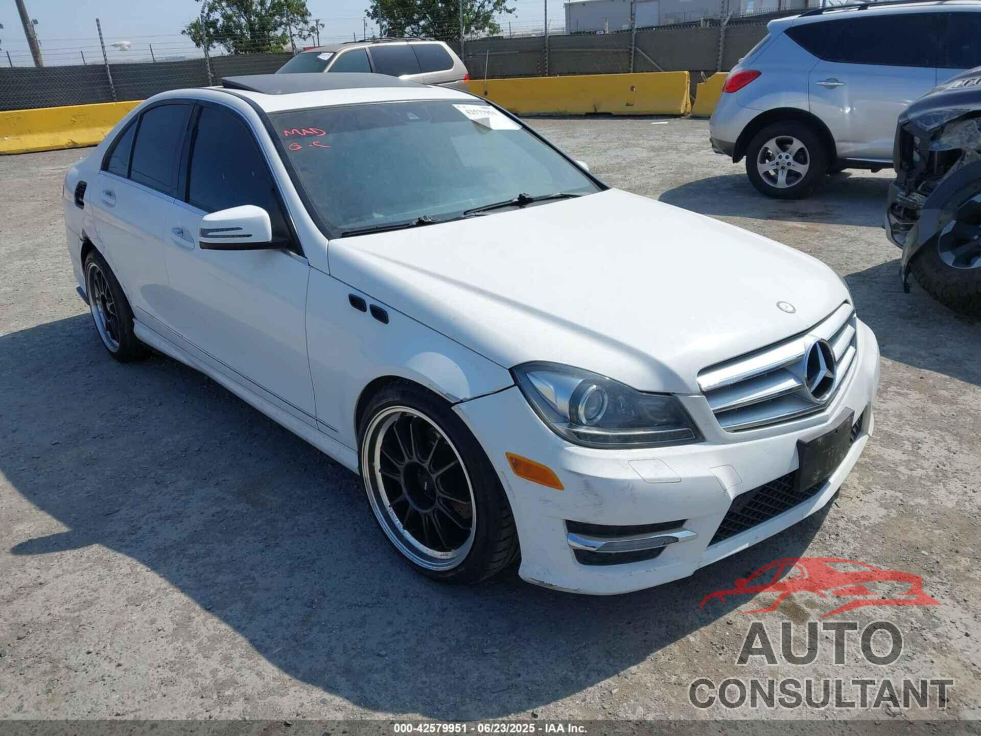 MERCEDES-BENZ C 250 2013 - WDDGF4HB2DR251278