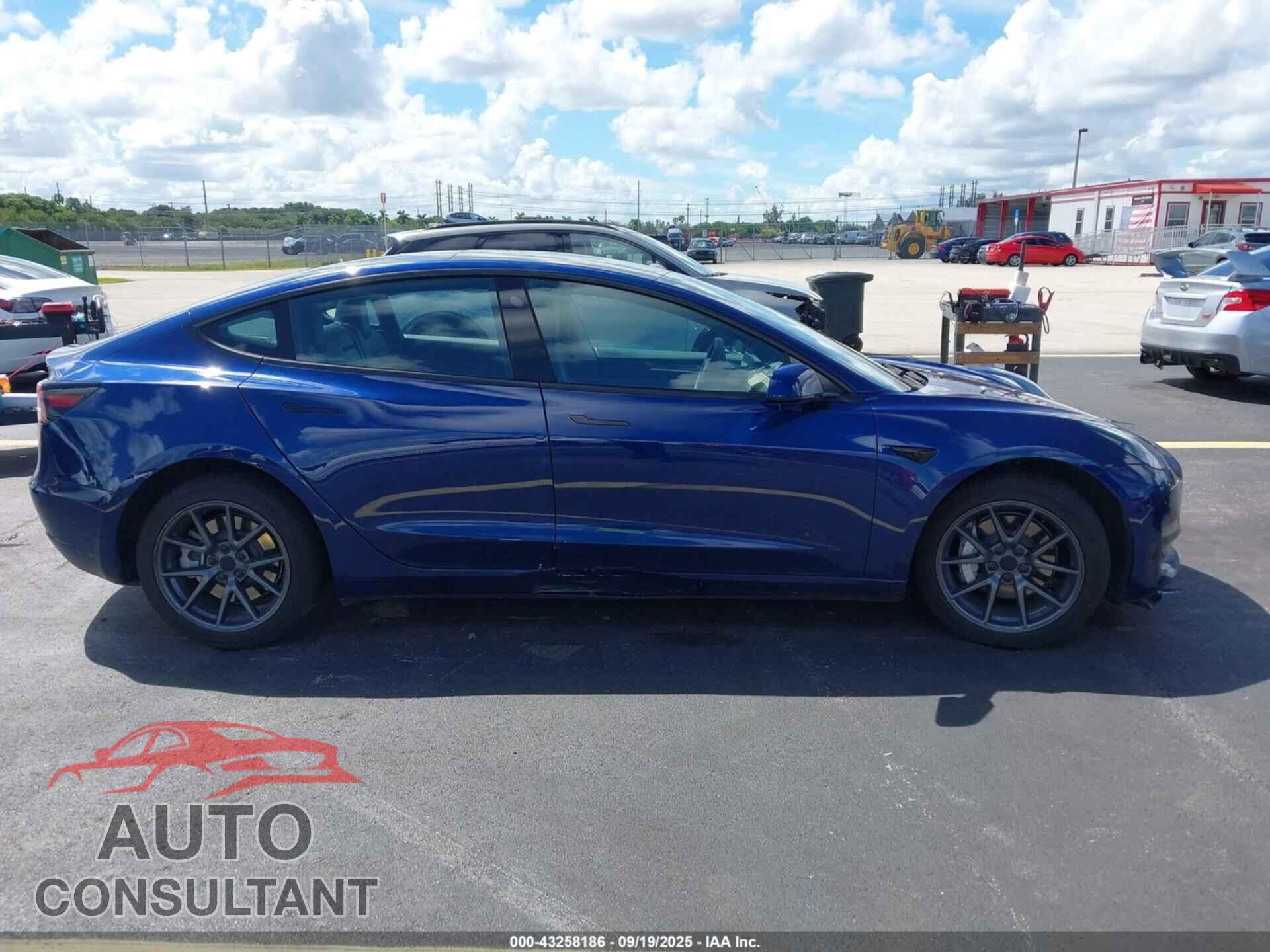 TESLA MODEL 3 2023 - 5YJ3E1EA3PF677688