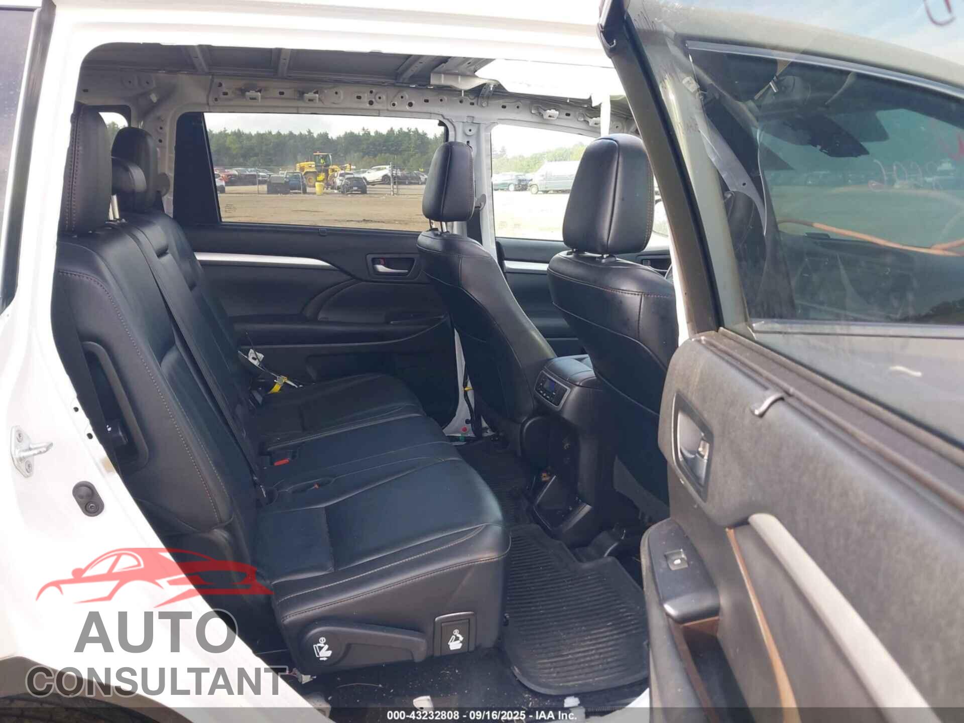 TOYOTA HIGHLANDER 2019 - 5TDJZRFH0KS592849