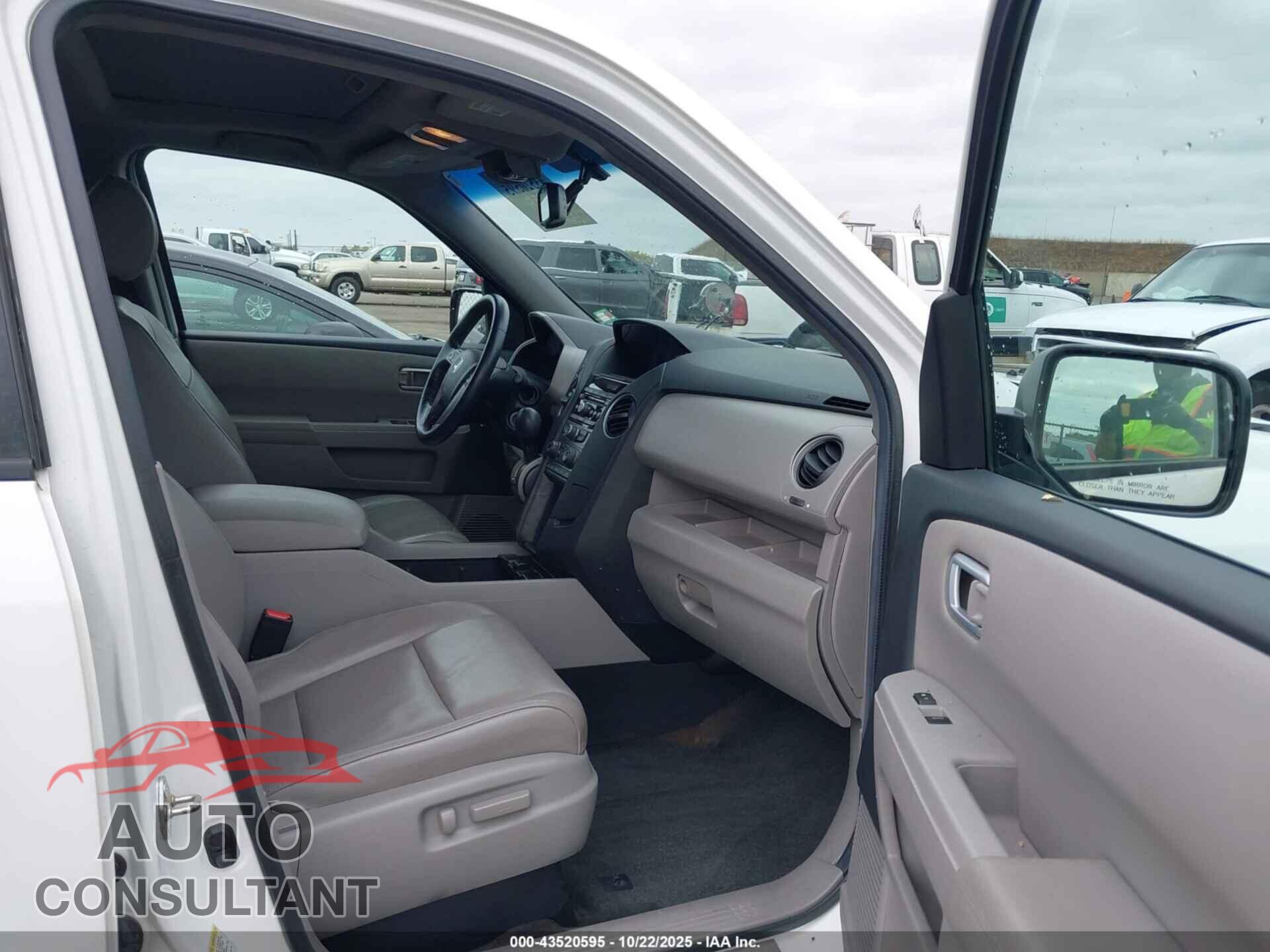 HONDA PILOT 2013 - 5FNYF3H52DB013116
