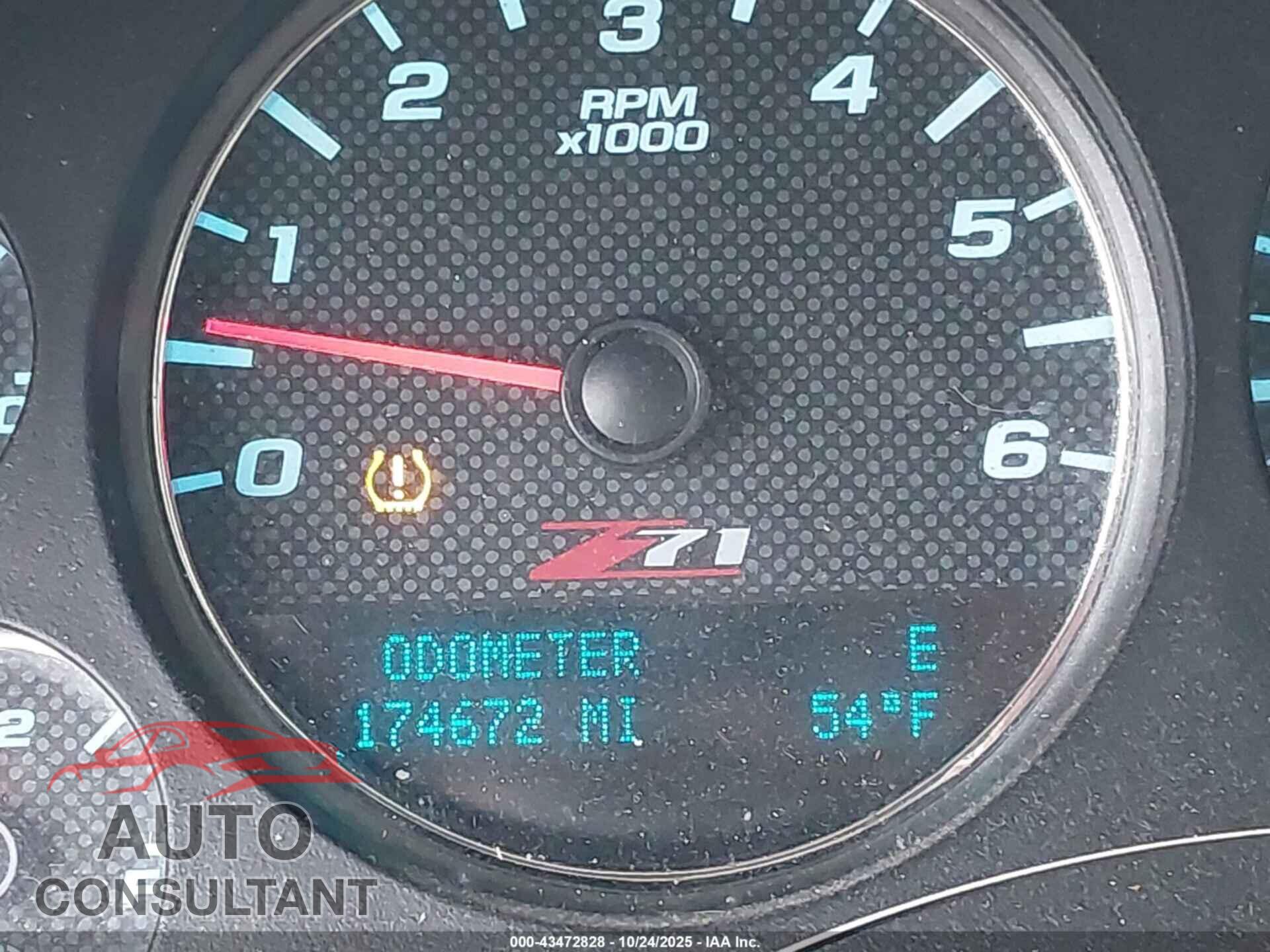 CHEVROLET TAHOE 2011 - 1GNSCBE07BR143473