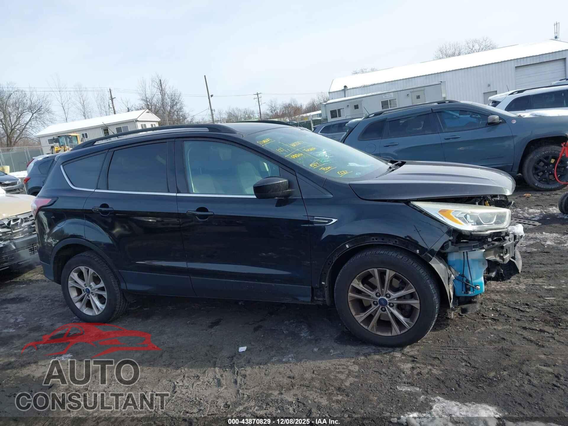 FORD ESCAPE 2017 - 1FMCU9GD9HUB64152