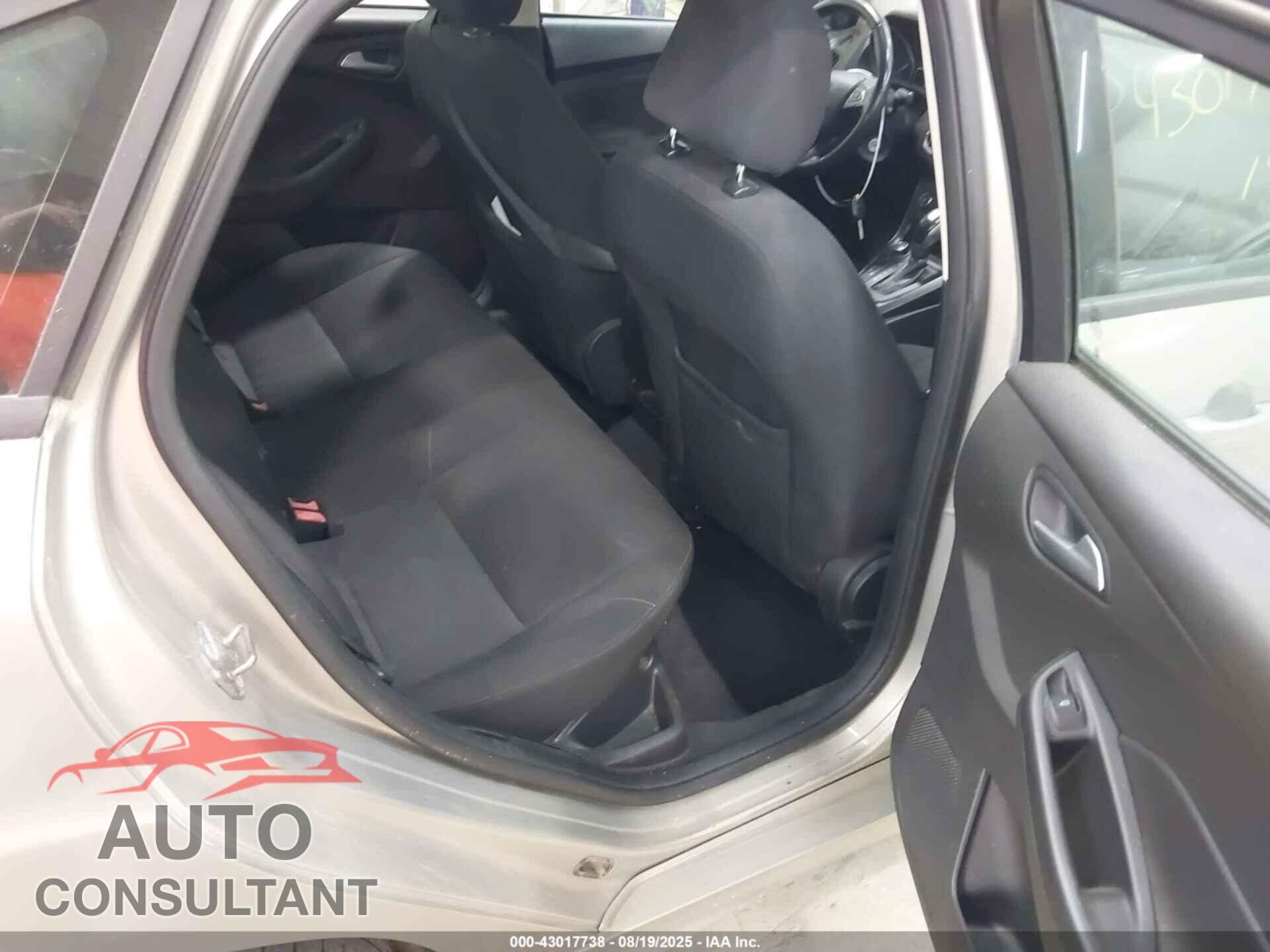 FORD FOCUS 2015 - 1FADP3F21FL379028