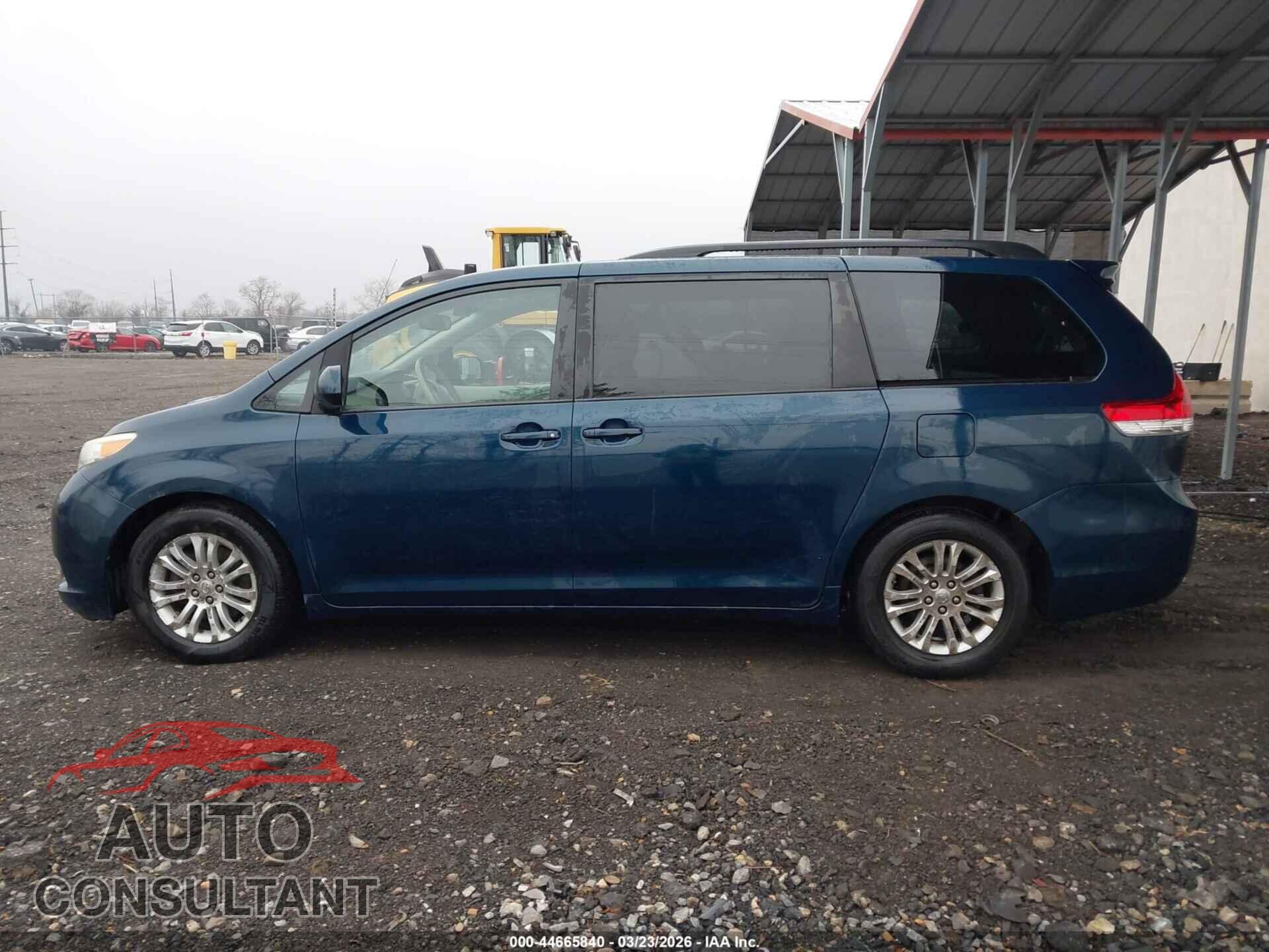 TOYOTA SIENNA 2011 - 5TDYK3DC9BS036711
