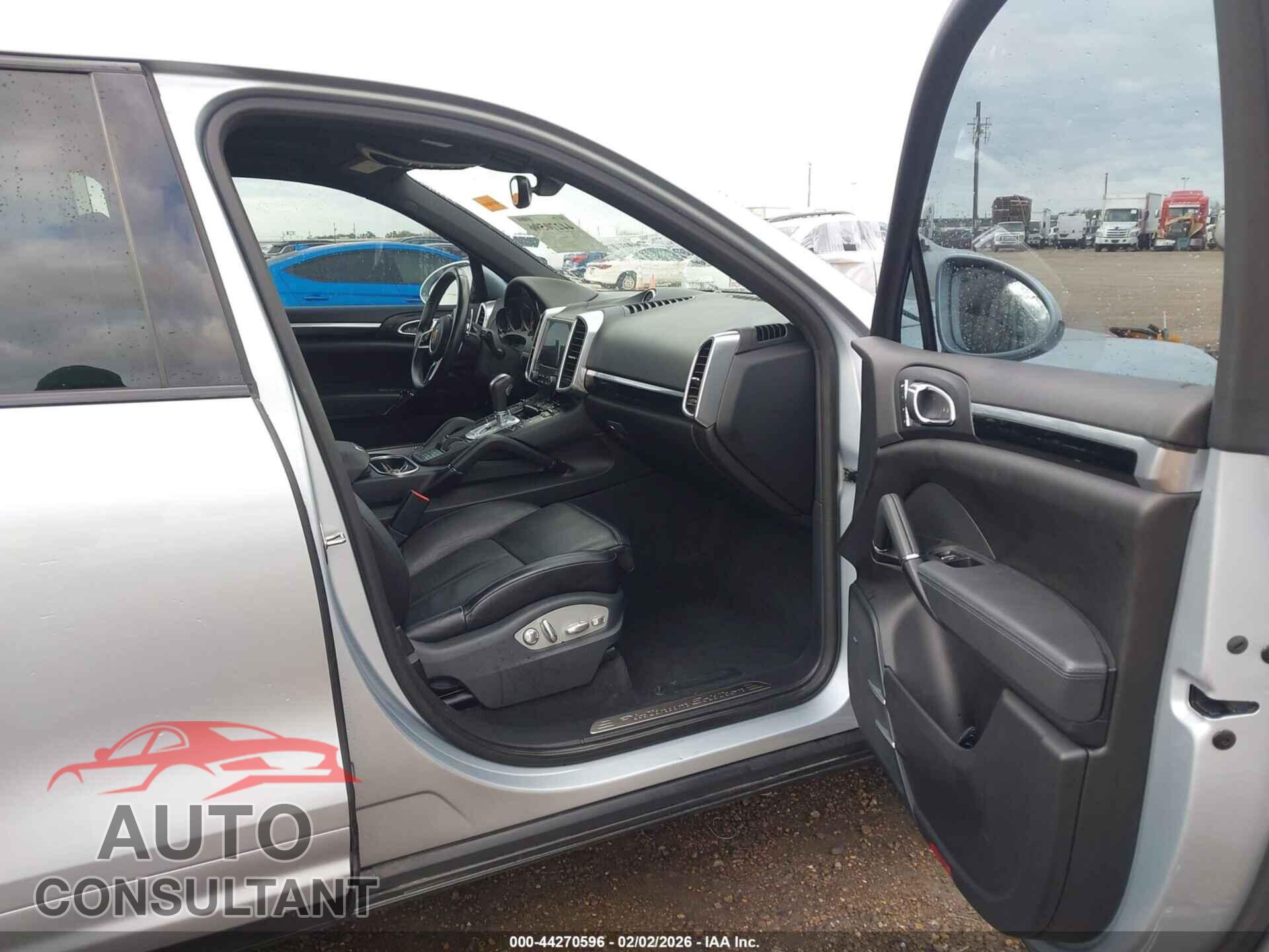 PORSCHE CAYENNE 2017 - WP1AA2A23HKA86223