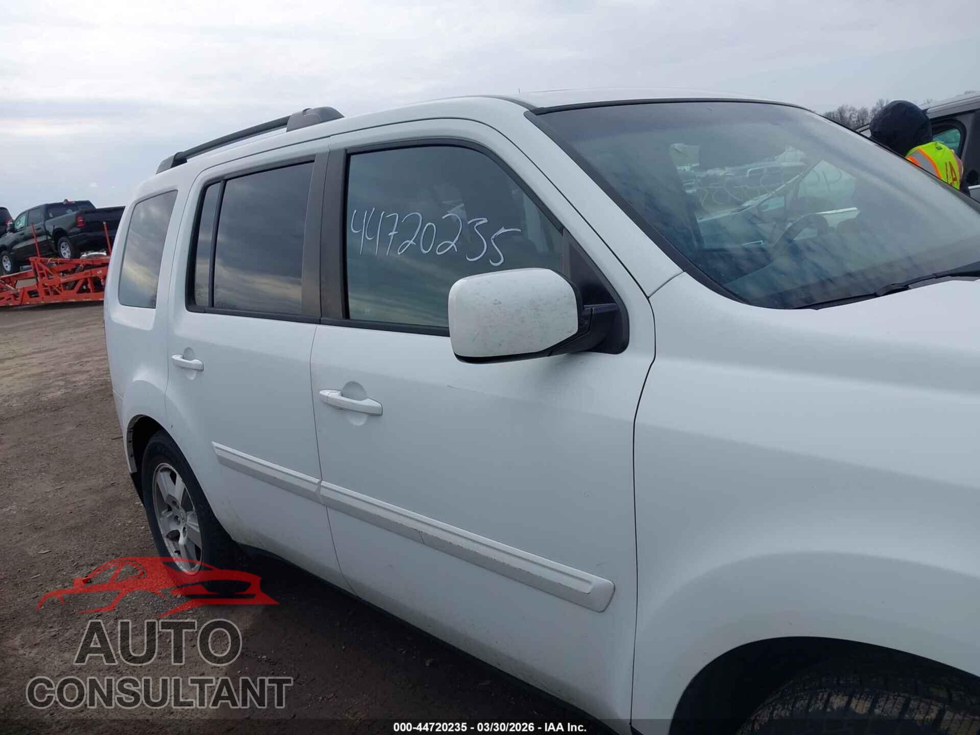 HONDA PILOT 2011 - 5FNYF4H55BB012061