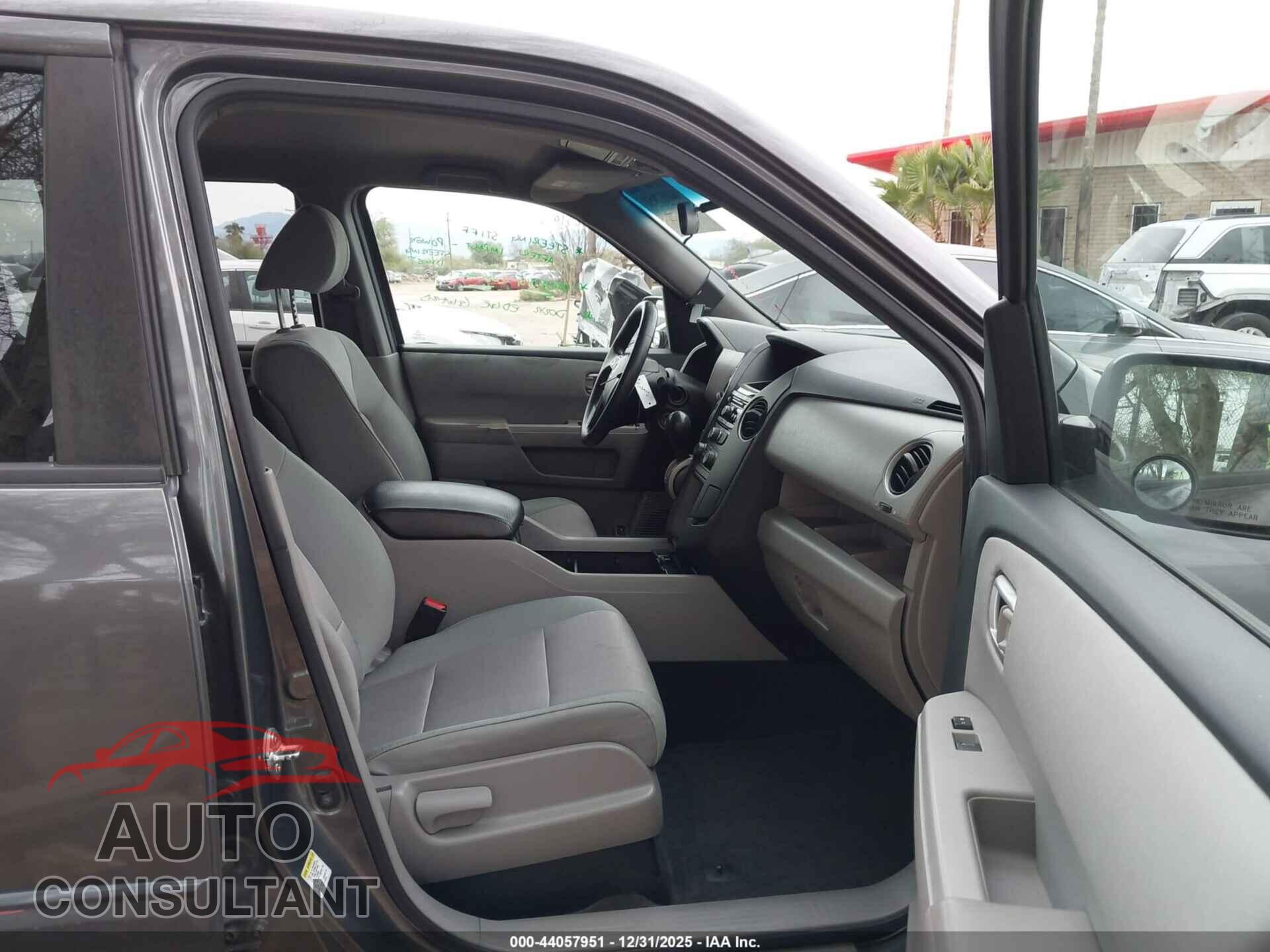 HONDA PILOT 2012 - 5FNYF4H45CB006124