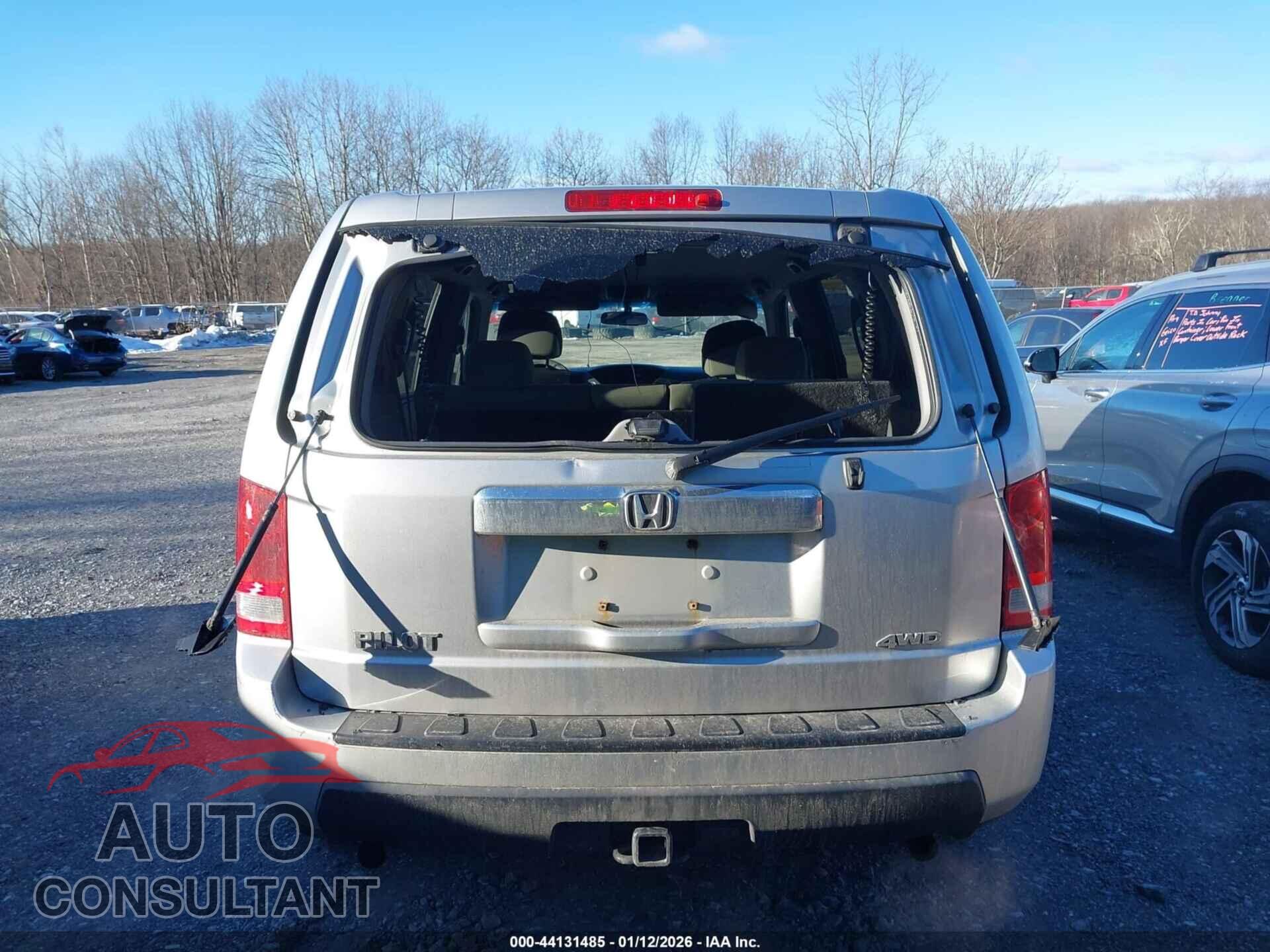 HONDA PILOT 2011 - 5FNYF4H28BB039261
