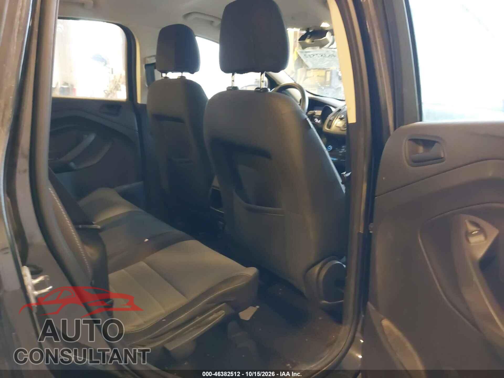 FORD ESCAPE 2017 - 1FMCU0F72HUD57718