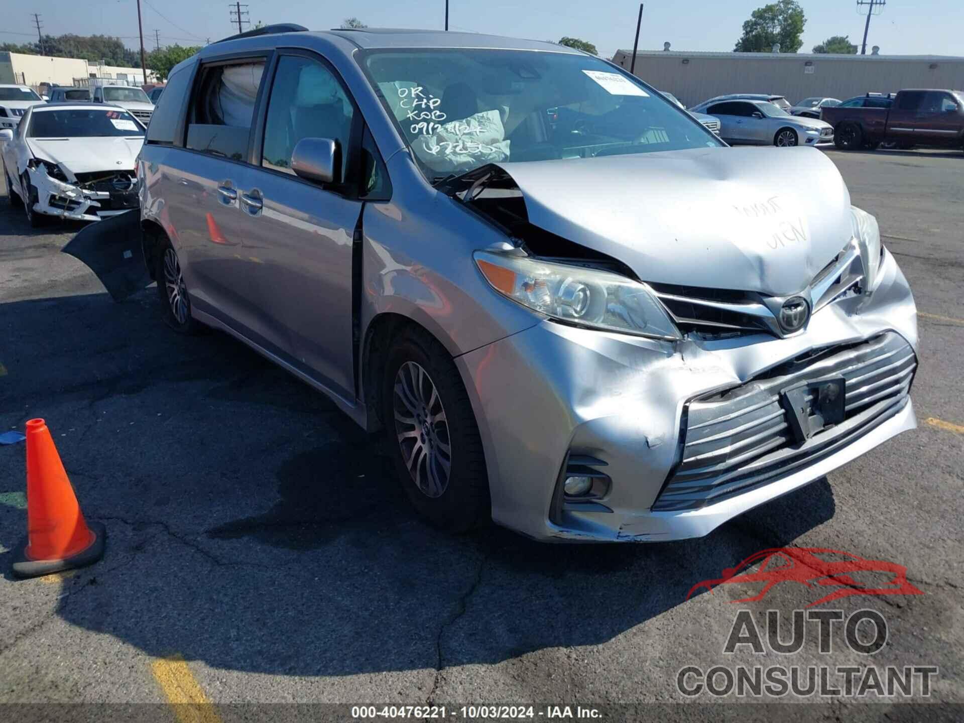 TOYOTA SIENNA 2018 - 5TDYZ3DC8JS911125