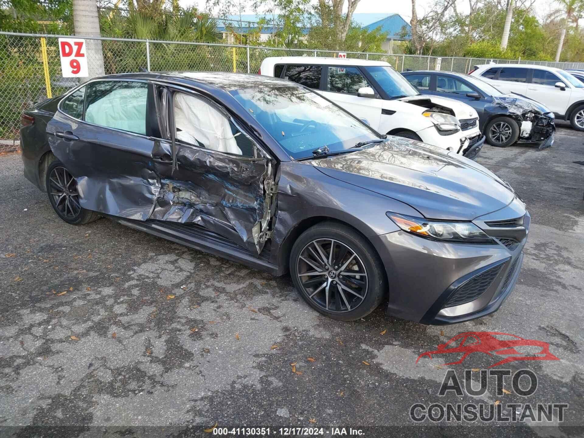 TOYOTA CAMRY 2022 - 4T1T11AK5NU645660