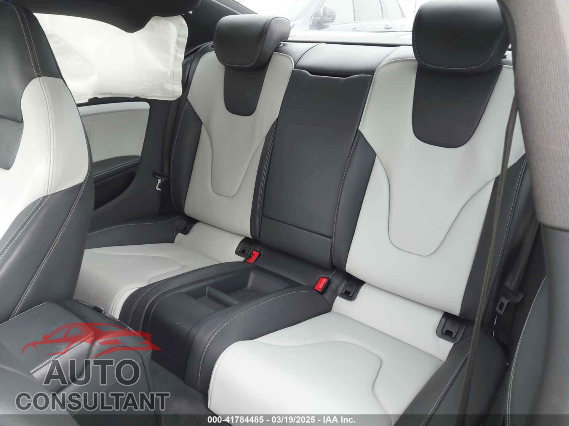 AUDI S5 2014 - WAUCGAFR6EA008400