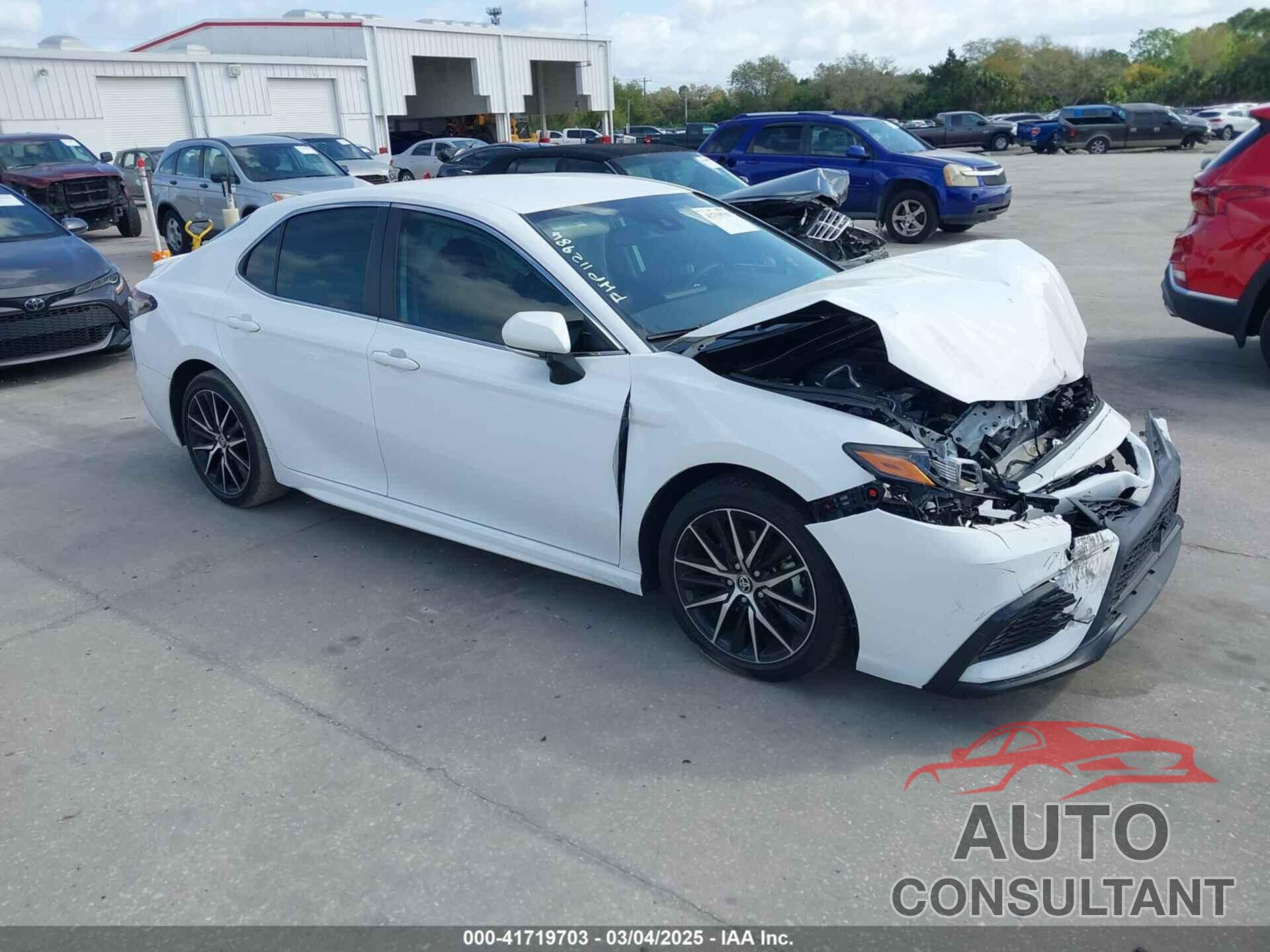 TOYOTA CAMRY 2022 - 4T1T11AK4NU675734