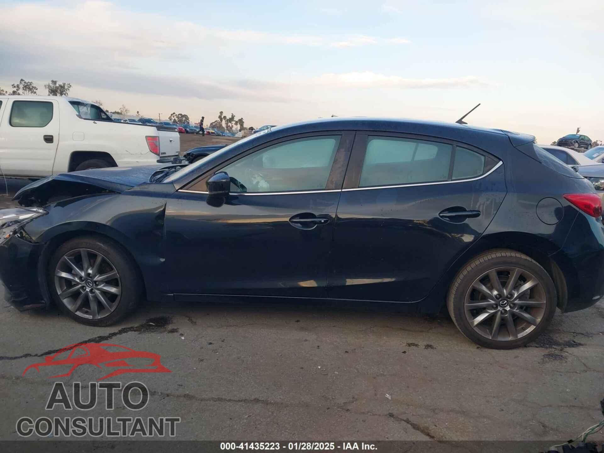 MAZDA MAZDA3 2018 - 3MZBN1L39JM234297