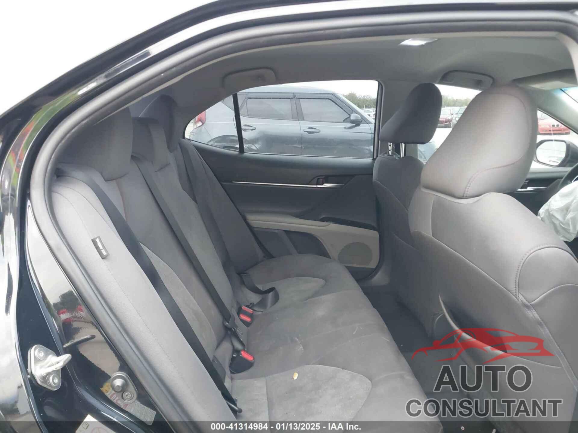 TOYOTA CAMRY 2018 - 4T1B11HK7JU064933
