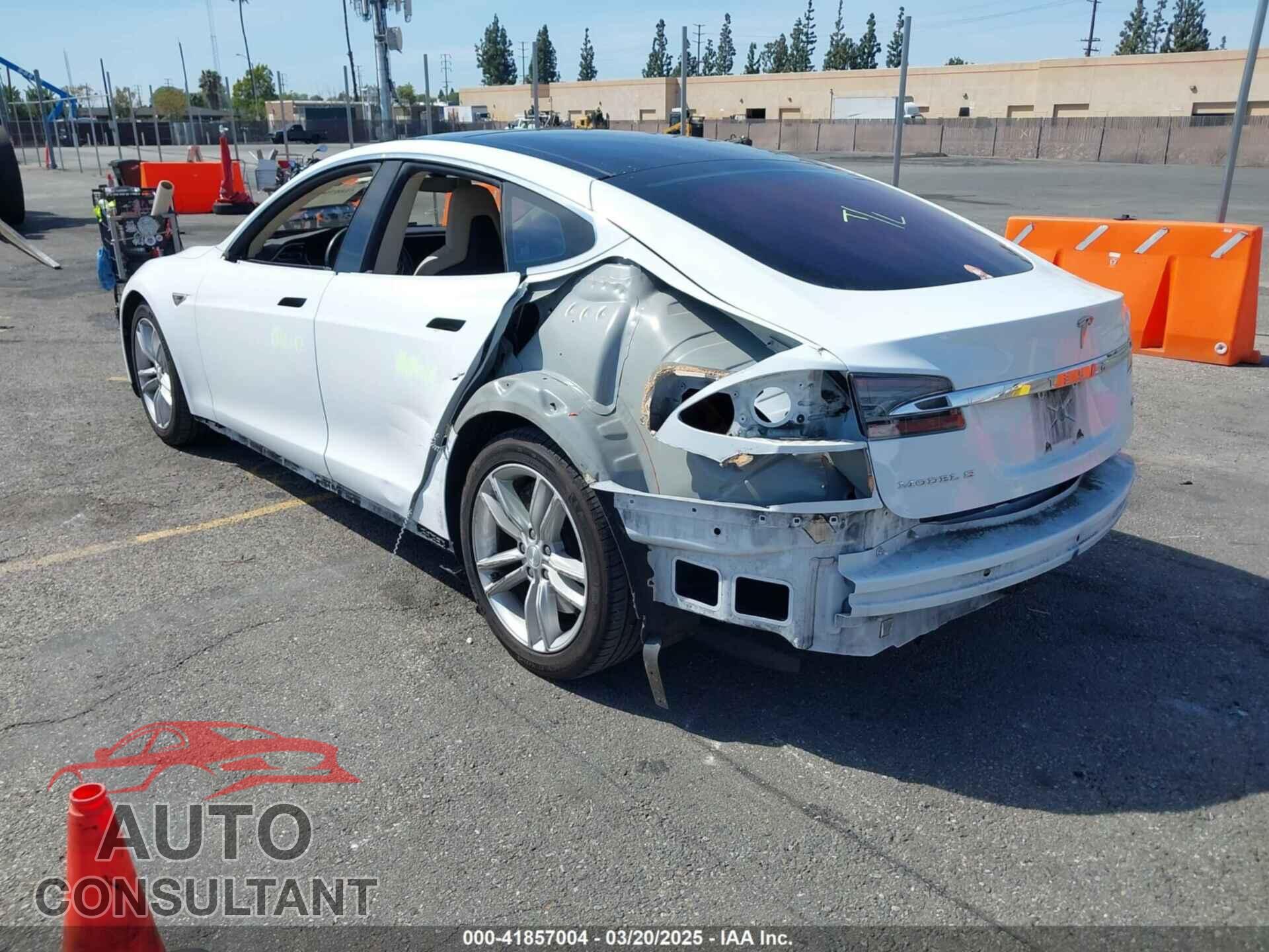 TESLA MODEL S 2015 - 5YJSA1E22FF114484