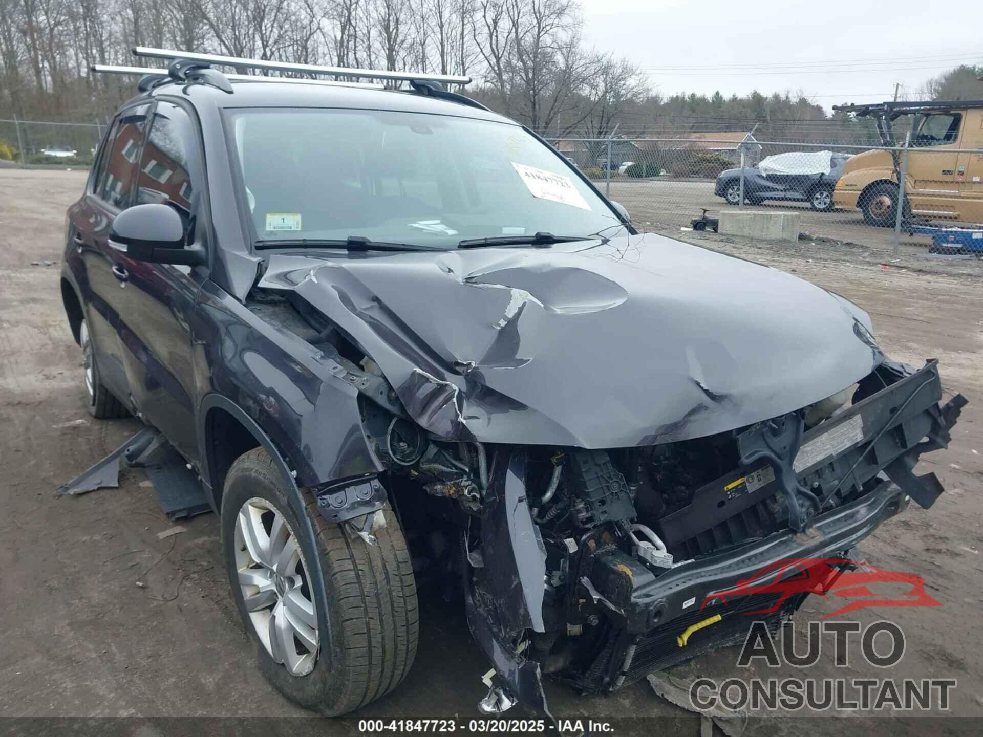 VOLKSWAGEN TIGUAN 2016 - WVGBV7AX0GW521740