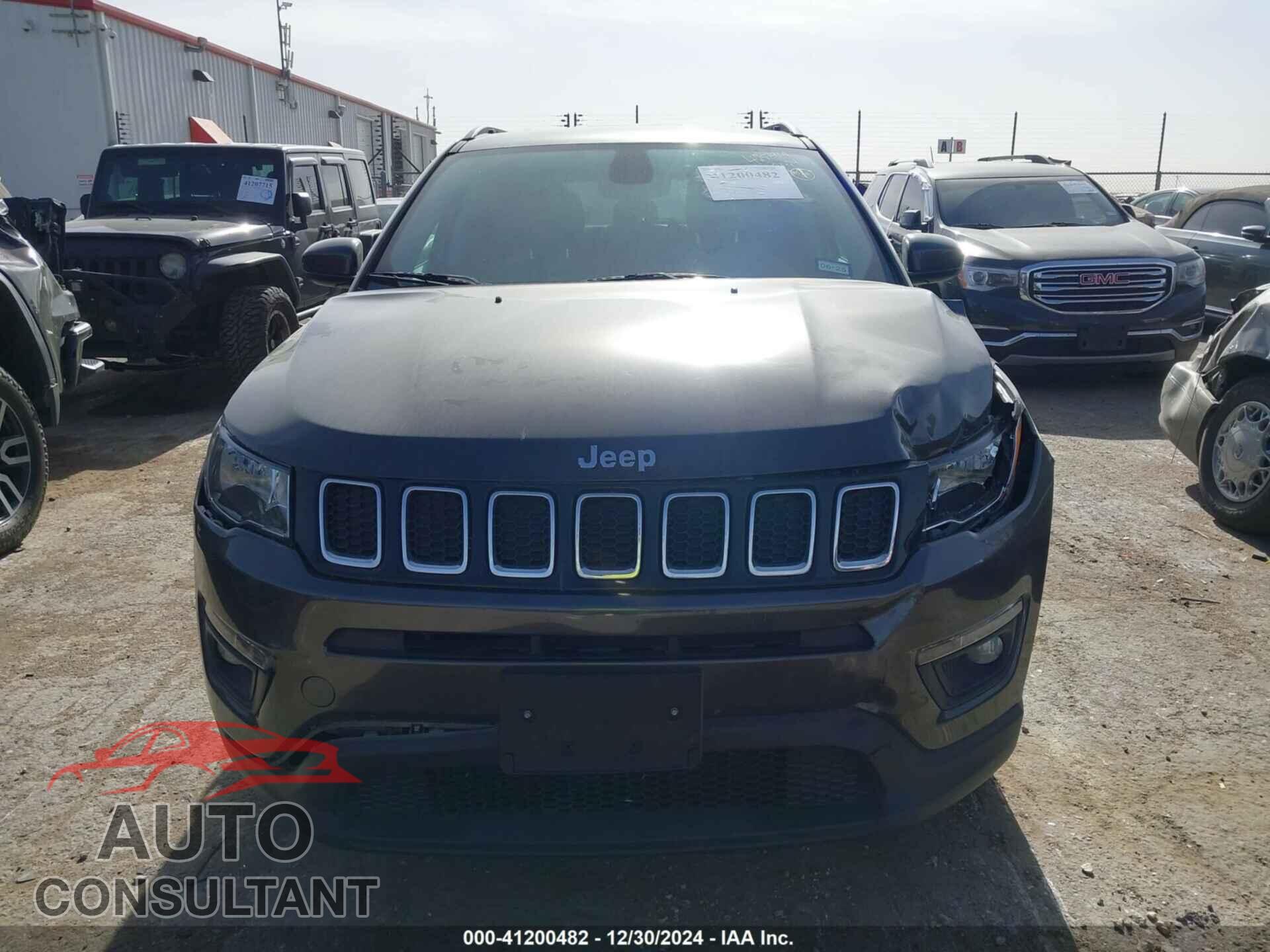JEEP COMPASS 2018 - 3C4NJDBB2JT361002