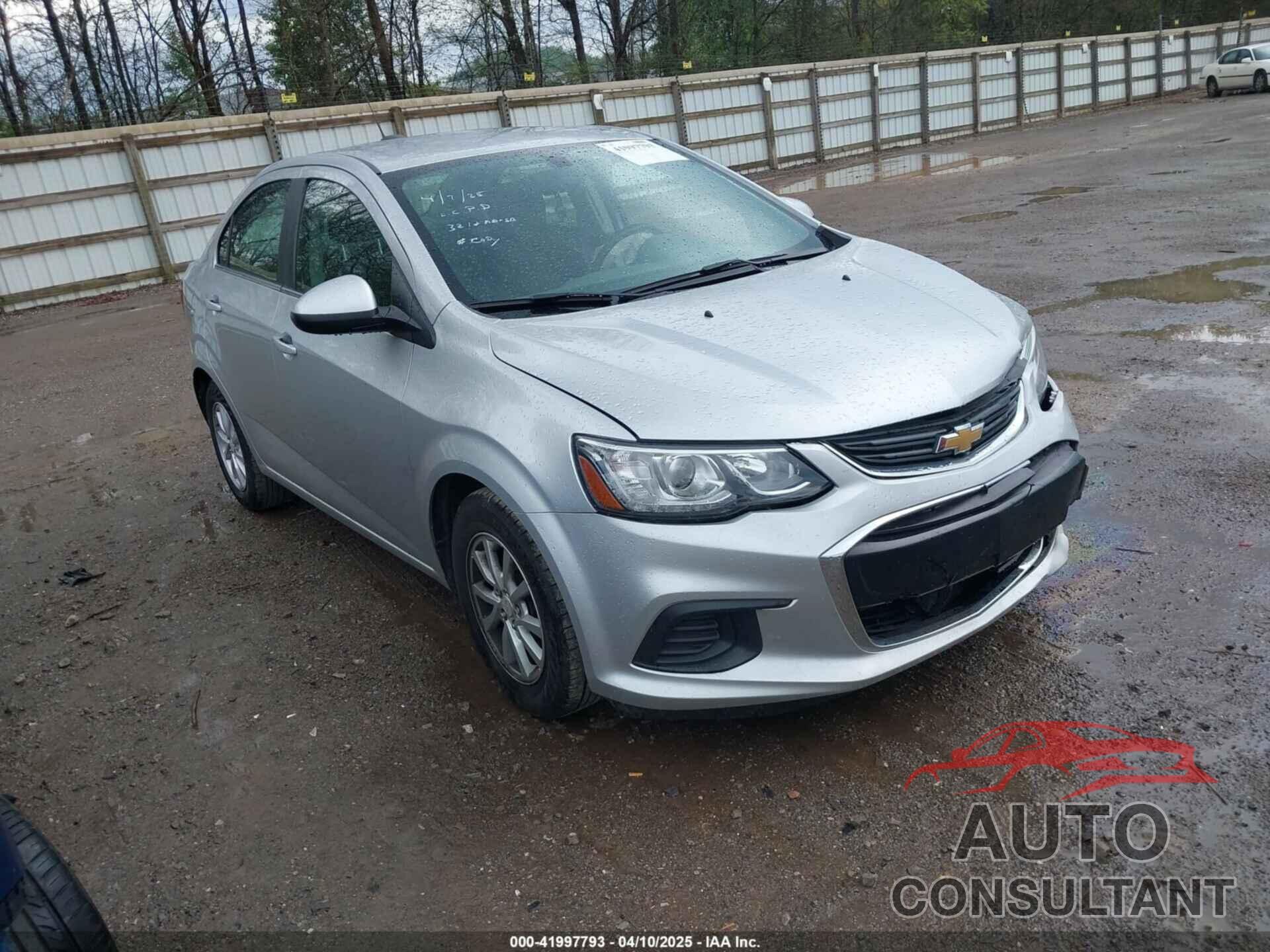 CHEVROLET SONIC 2018 - 1G1JD5SH2J4103402