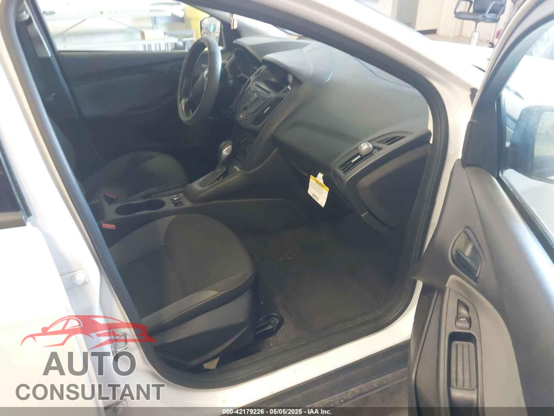 FORD FOCUS 2014 - 1FADP3E28EL422084