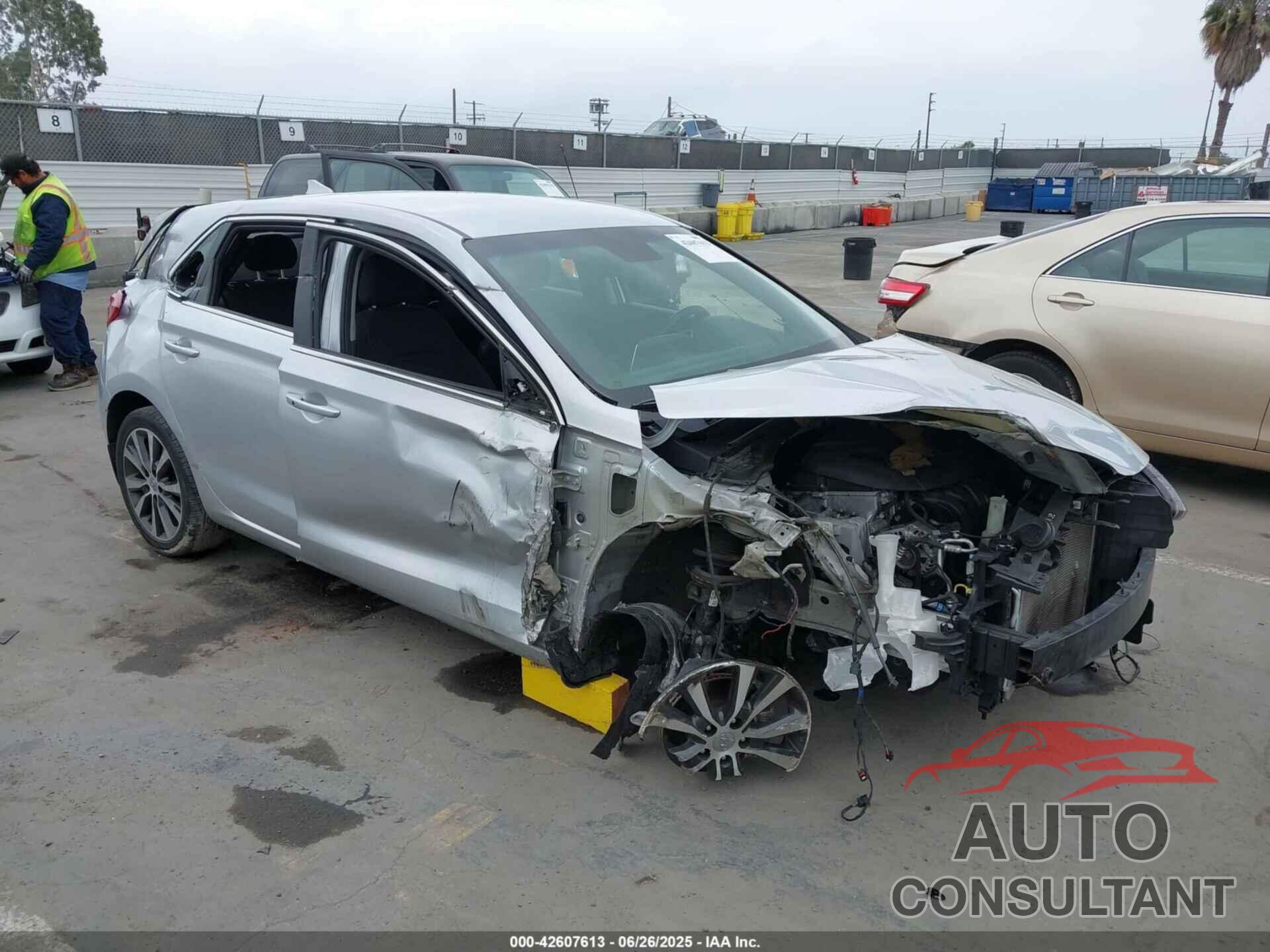 HYUNDAI ELANTRA GT 2018 - KMHH35LE0JU024108