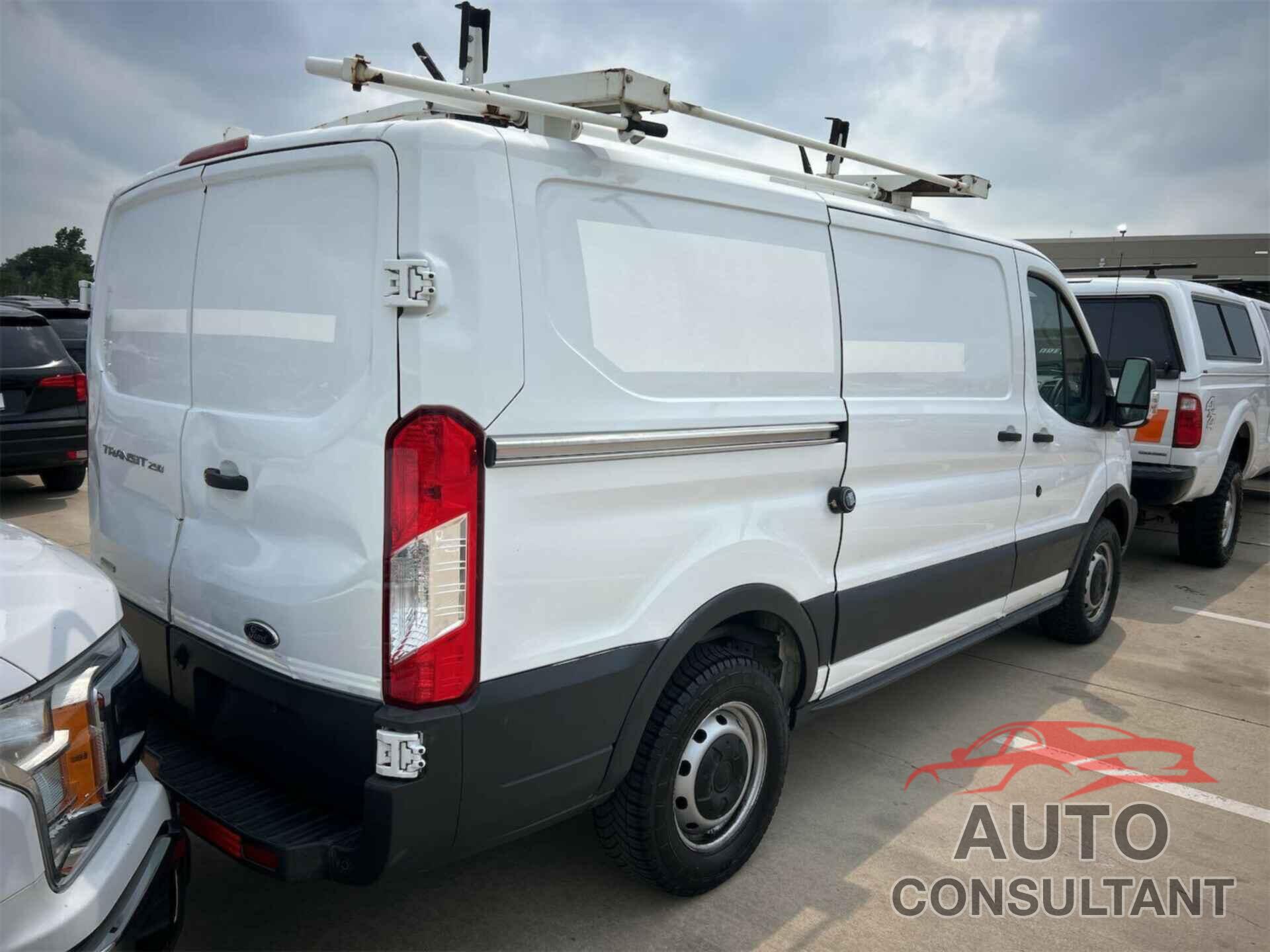 FORD TRANSIT 2018 - 1FTYR1YG0JKA58051