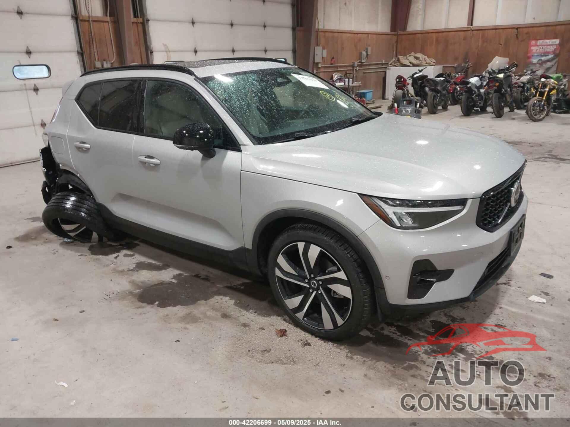 VOLVO XC40 2024 - YV4L12UL0R2366601