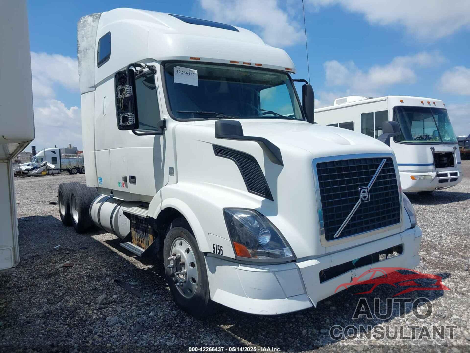 VOLVO VN 2013 - 4V4NC9EG7DN135156