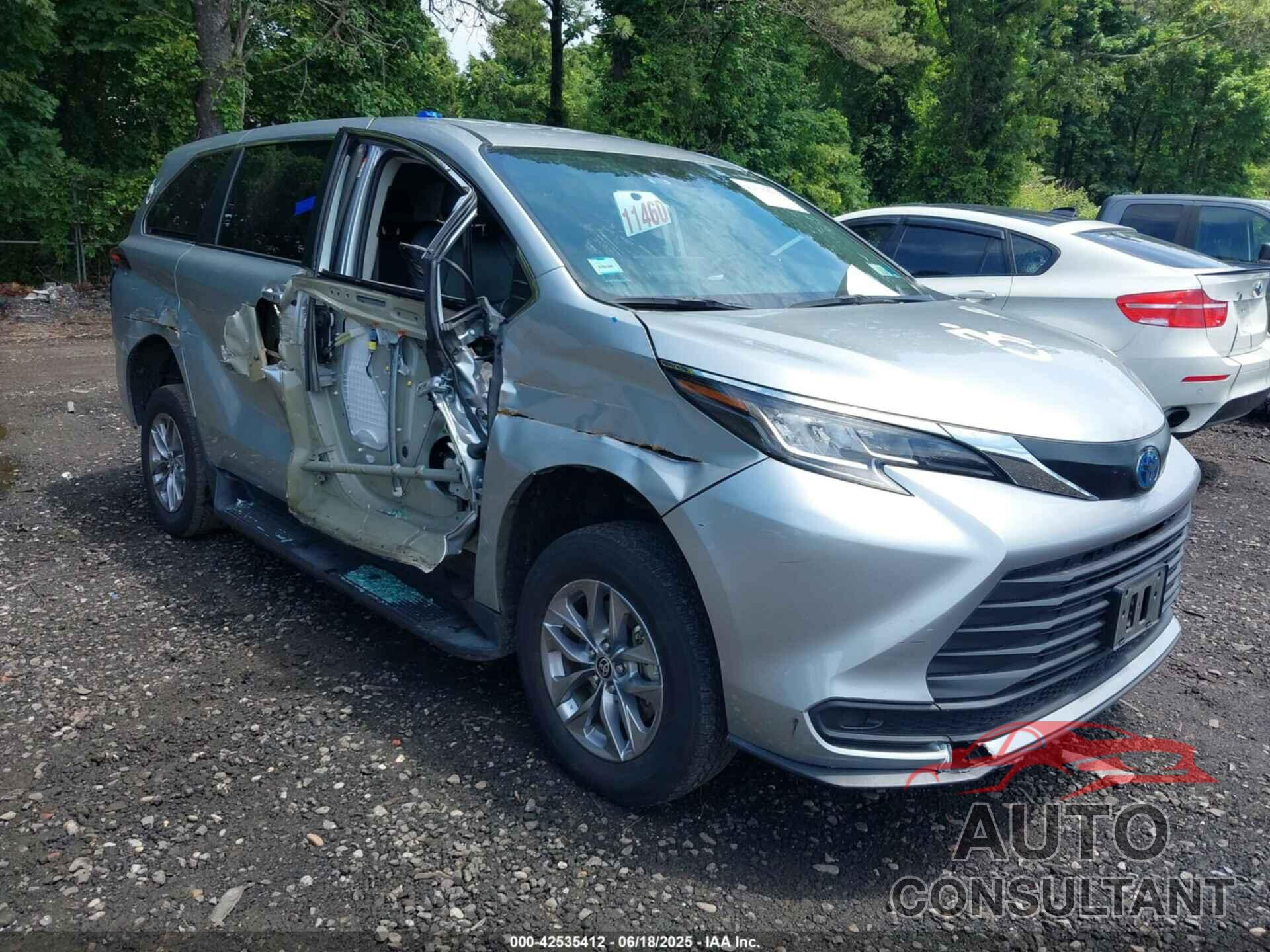 TOYOTA SIENNA 2022 - 5TDKRKEC9NS118226