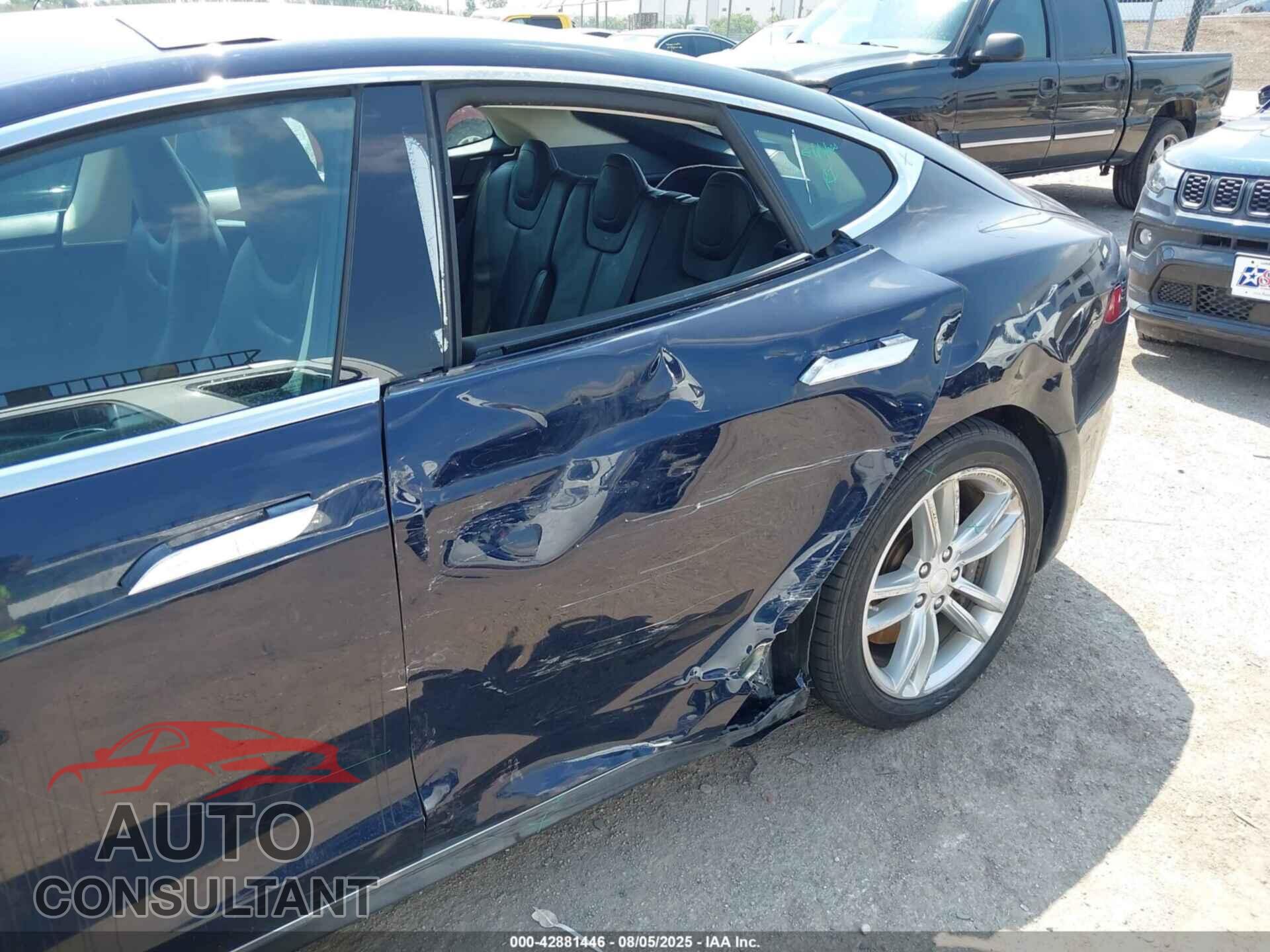 TESLA MODEL S 2013 - 5YJSA1AC1DFP10715
