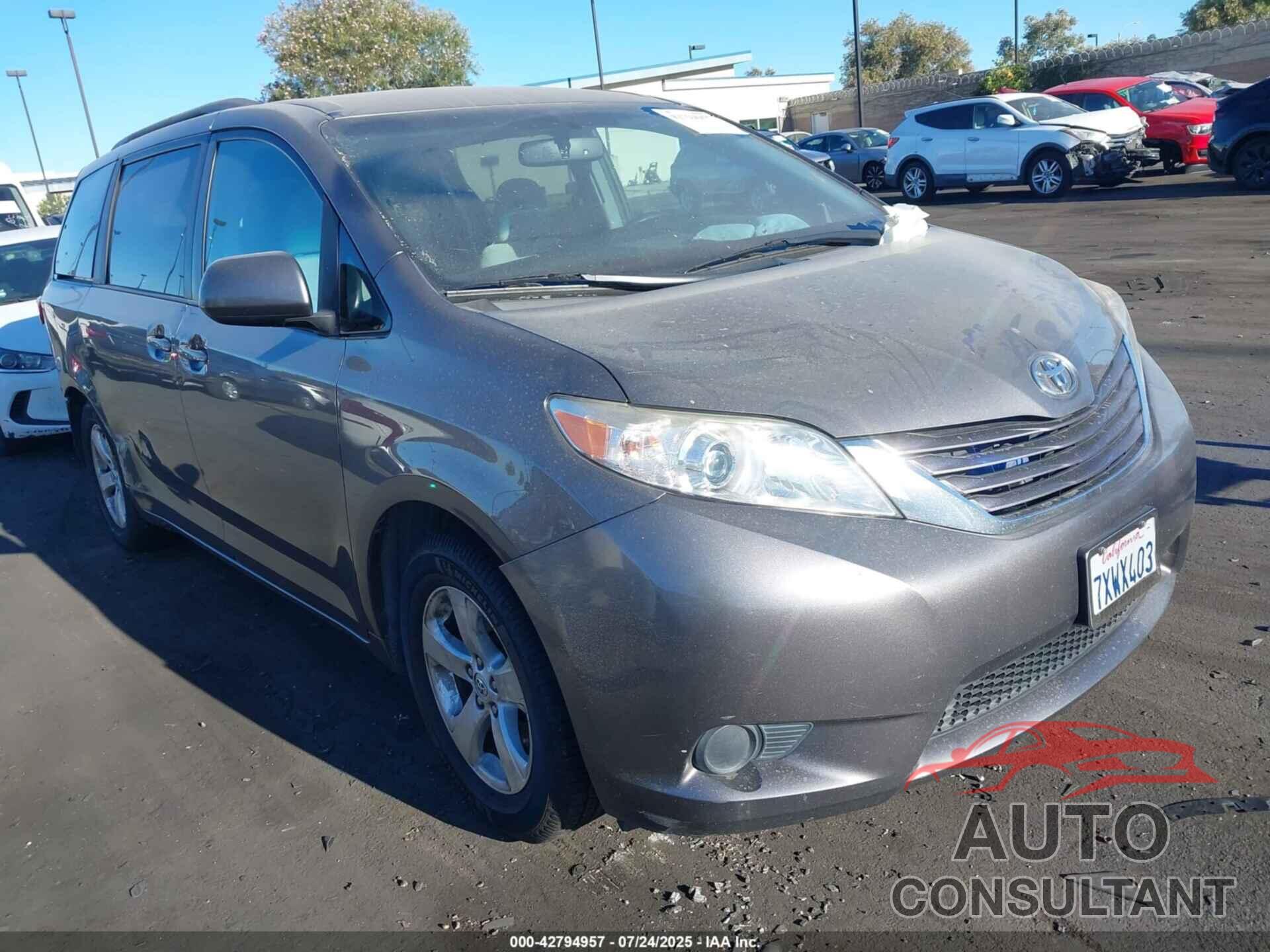 TOYOTA SIENNA 2017 - 5TDKZ3DC8HS841108