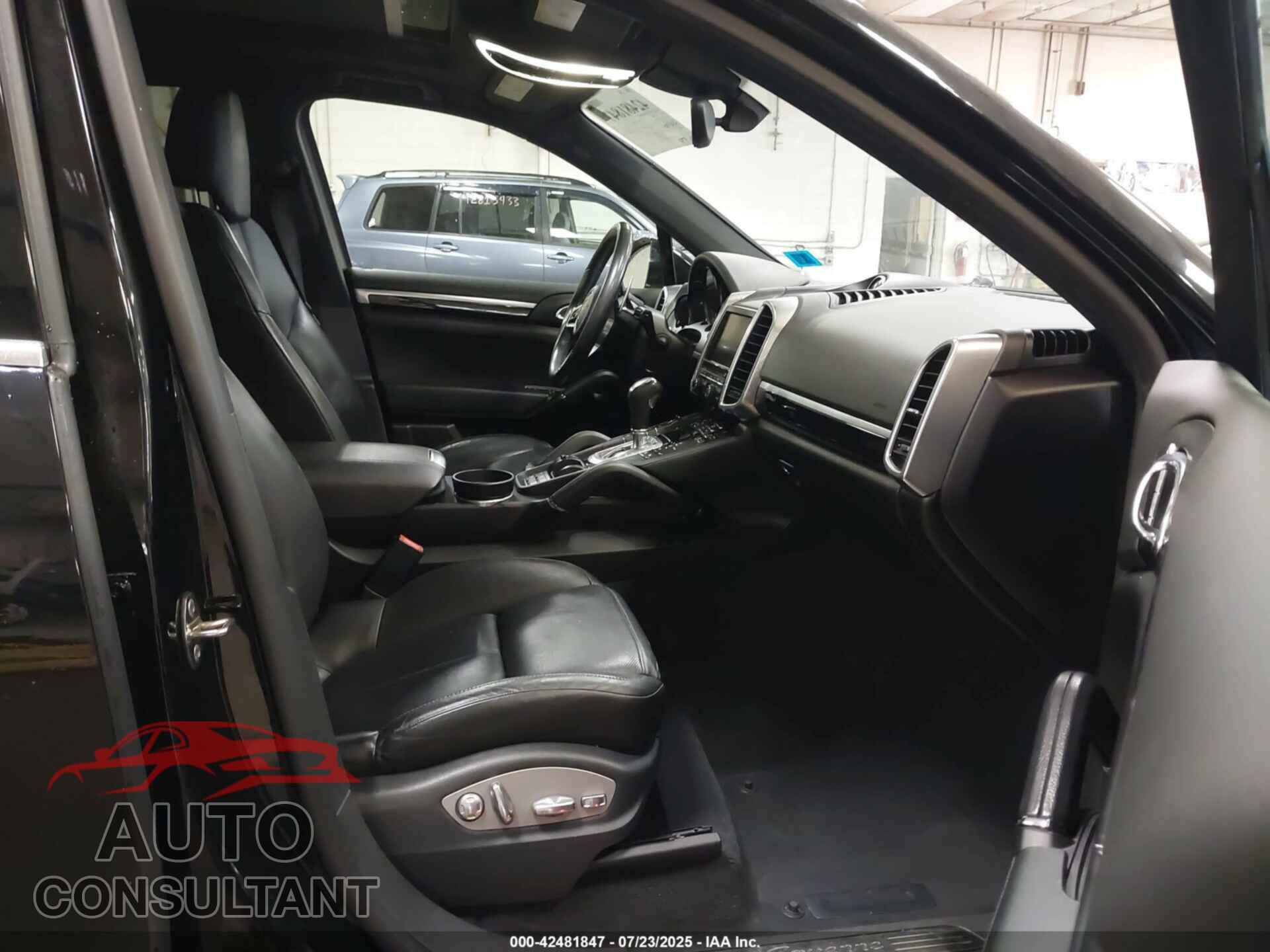 PORSCHE CAYENNE 2016 - WP1AA2A27GLA08360
