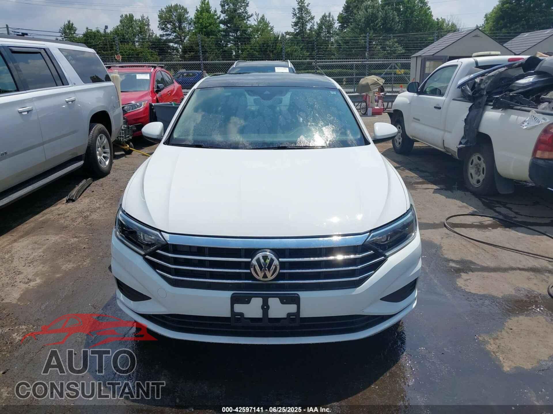 VOLKSWAGEN JETTA 2019 - 3VWEB7BU8KM171987