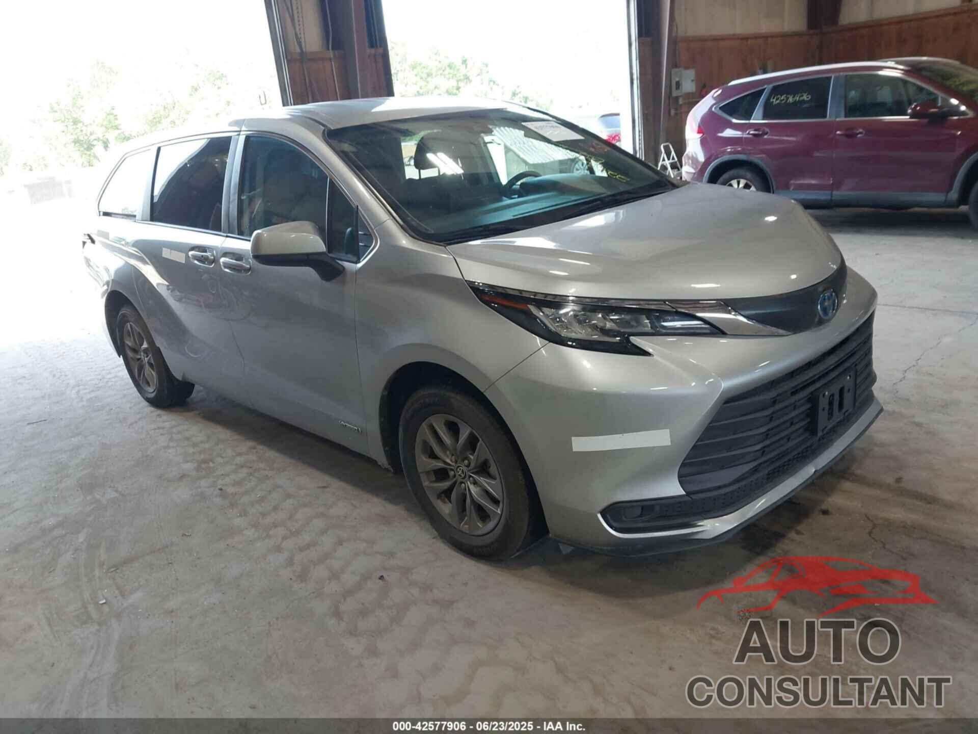 TOYOTA SIENNA 2021 - 5TDKSKFC8MS035873